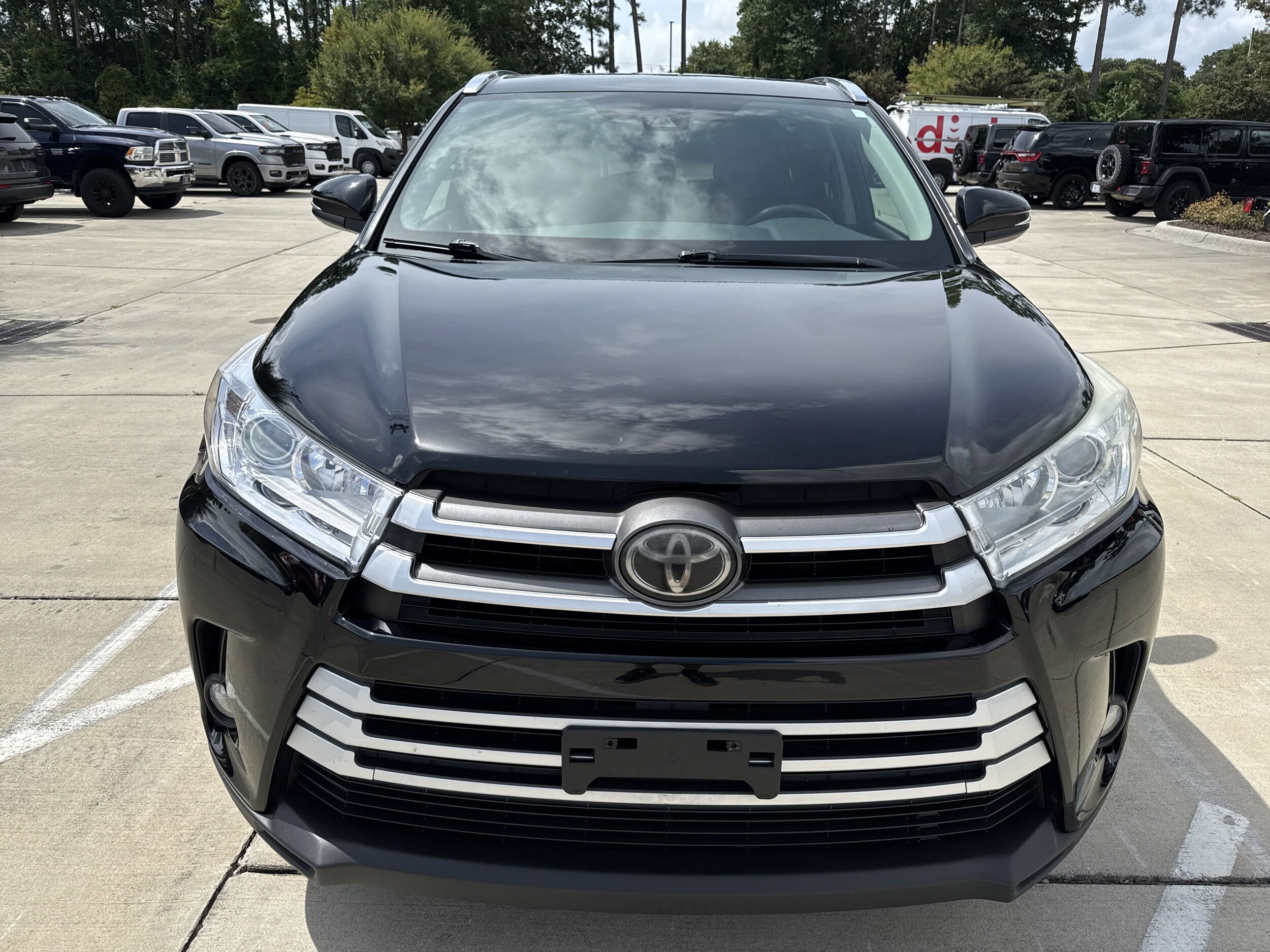 2017 Toyota Highlander XLE photo 2