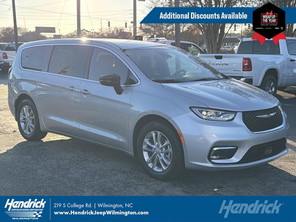 New 2026 Chrysler Pacifica Select Passenger Van