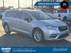 2026 Chrysler Pacifica Select Passenger Van