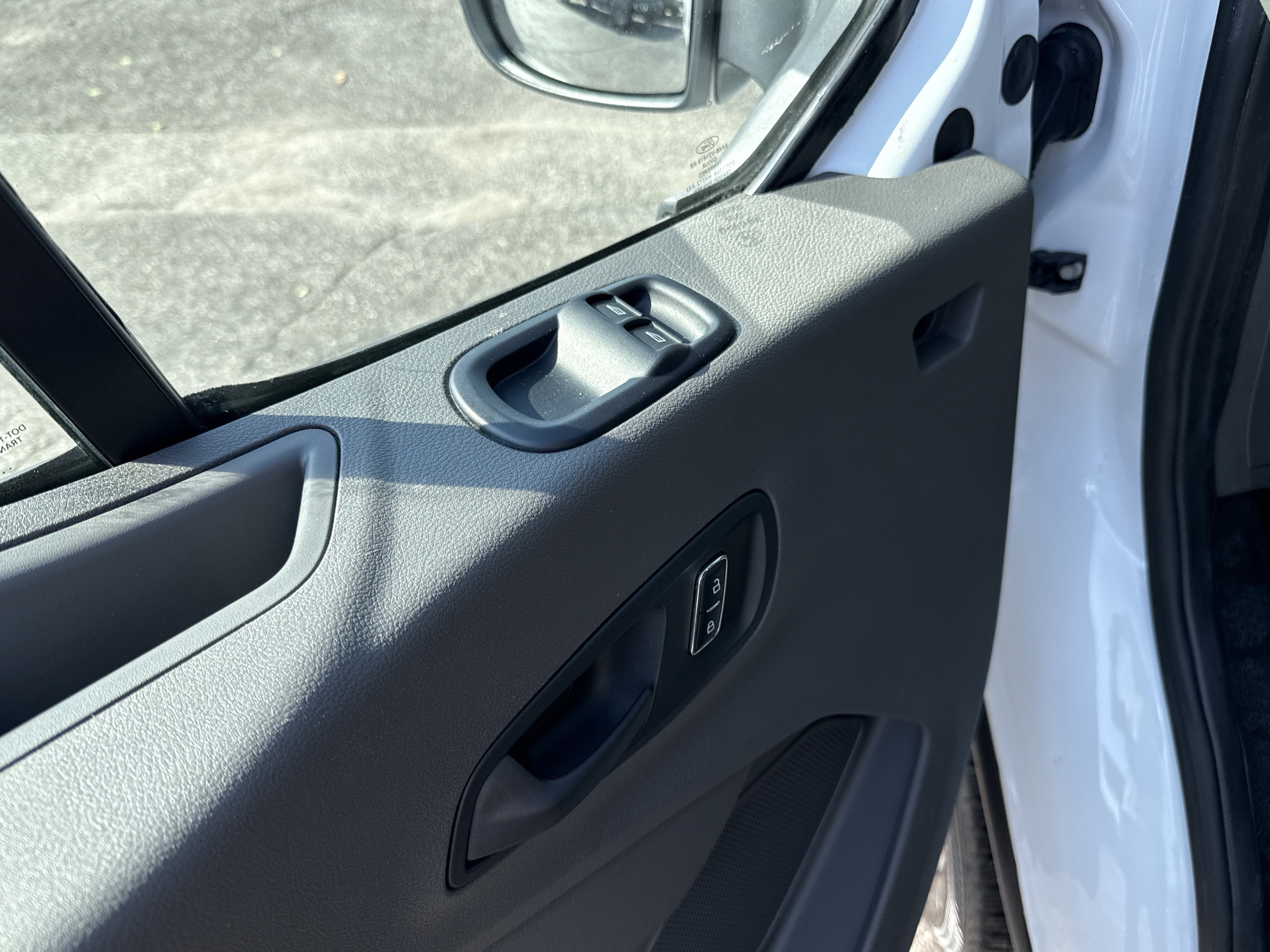 Ford Transit-250 Cargo