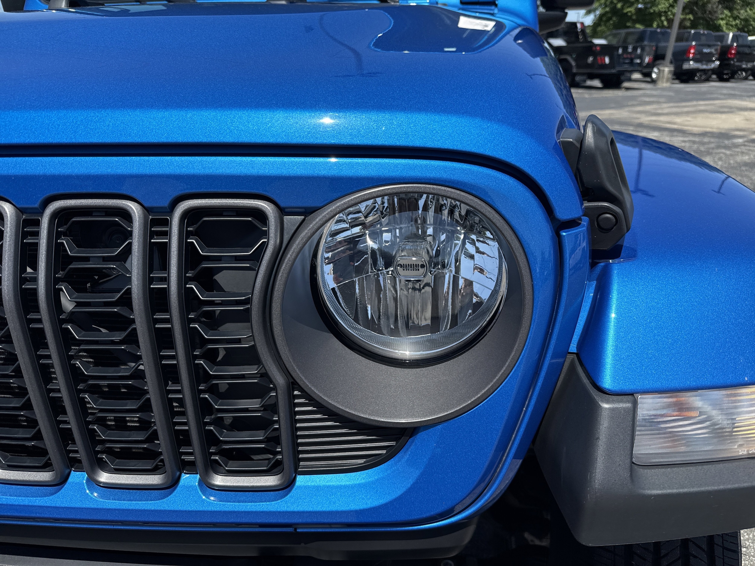 2024 Jeep Gladiator Sport S photo 4