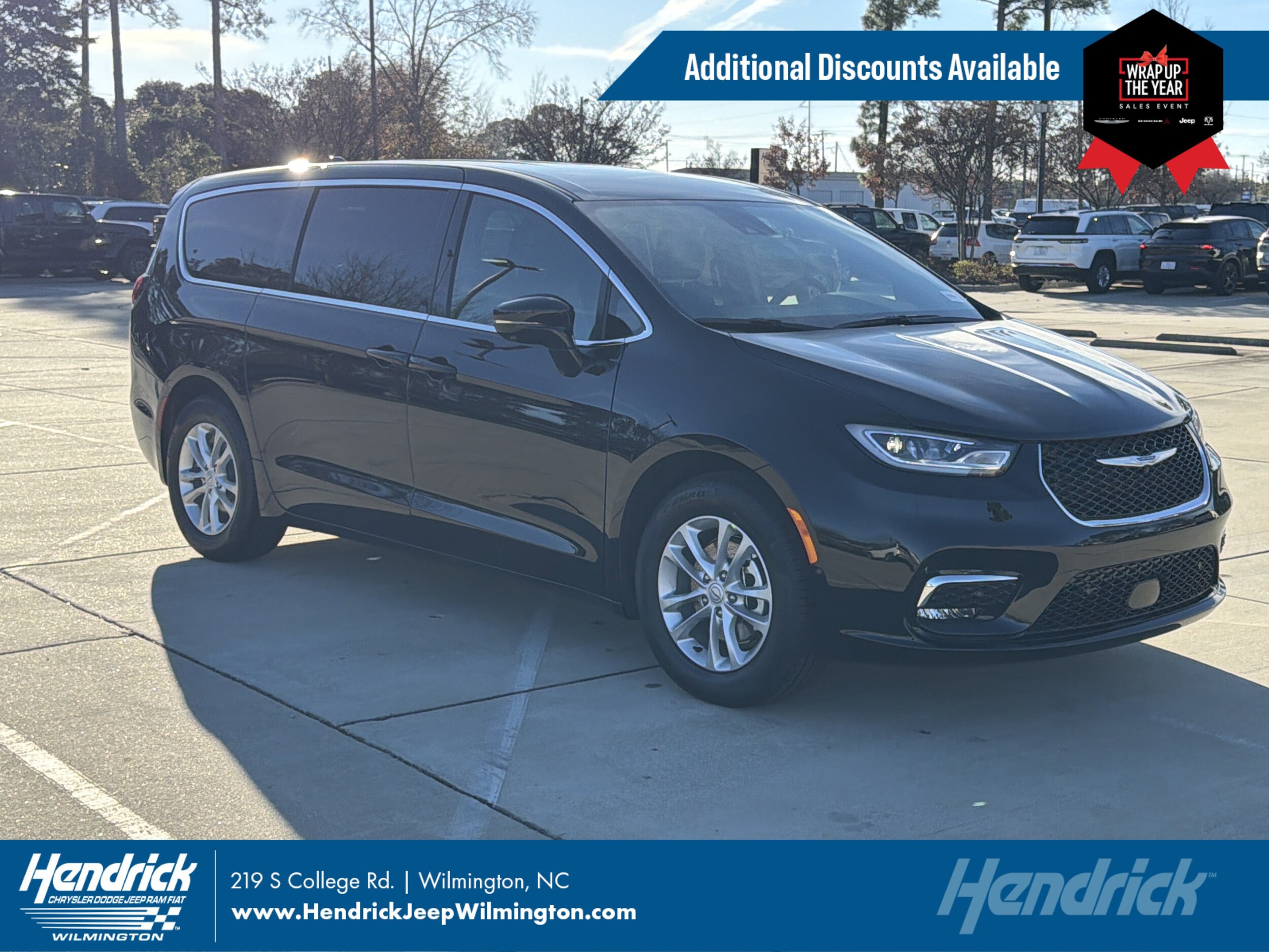 2026 Chrysler Pacifica Select's photo