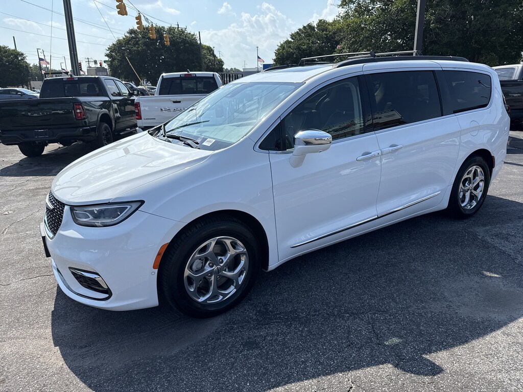 Used 2022 Chrysler Pacifica Limited Van Passenger Van