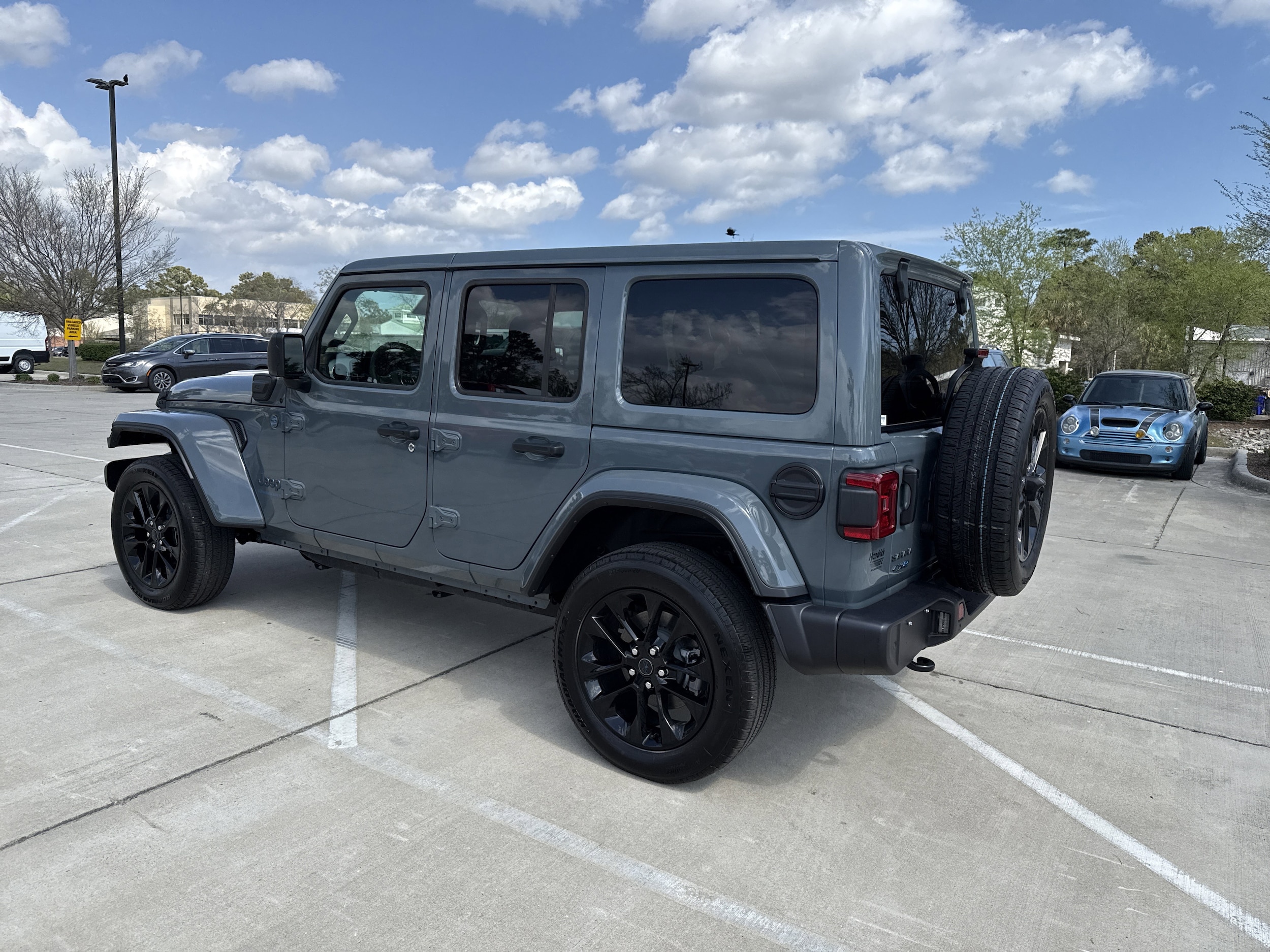 2025 Jeep Wrangler 4xe Sahara photo 3