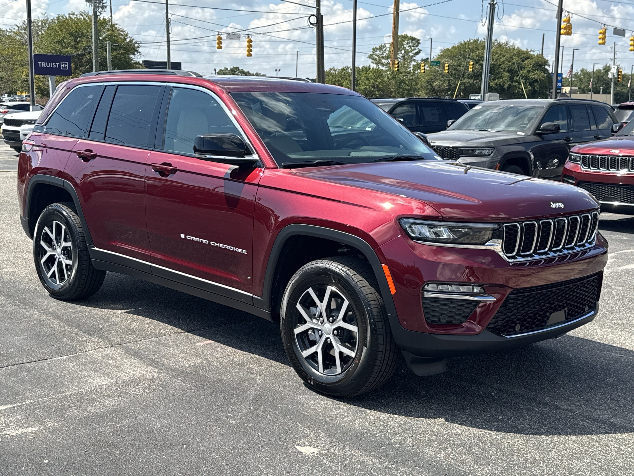 2025 Jeep Grand Cherokee Limited photo 2