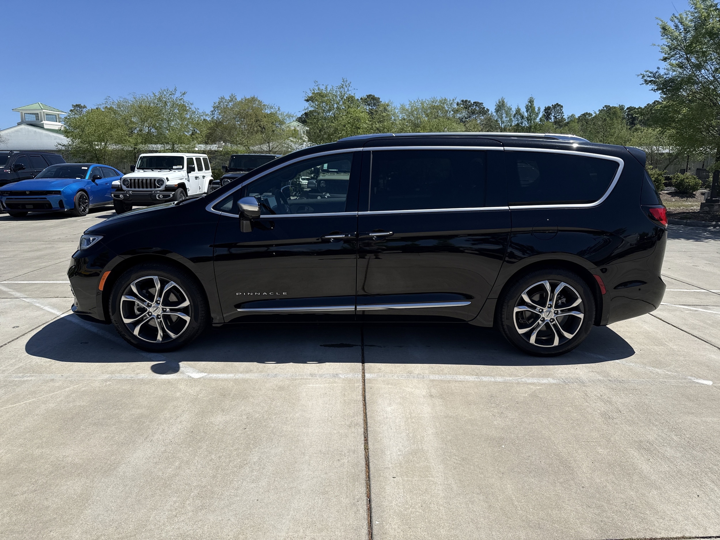 2024 Chrysler Pacifica Pinnacle photo 5