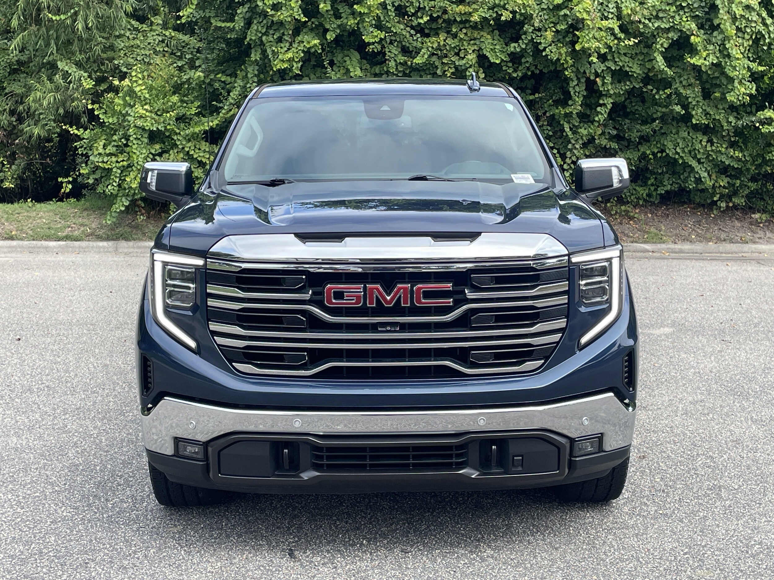 2022 Gmc Sierra 1500 SLT photo 3
