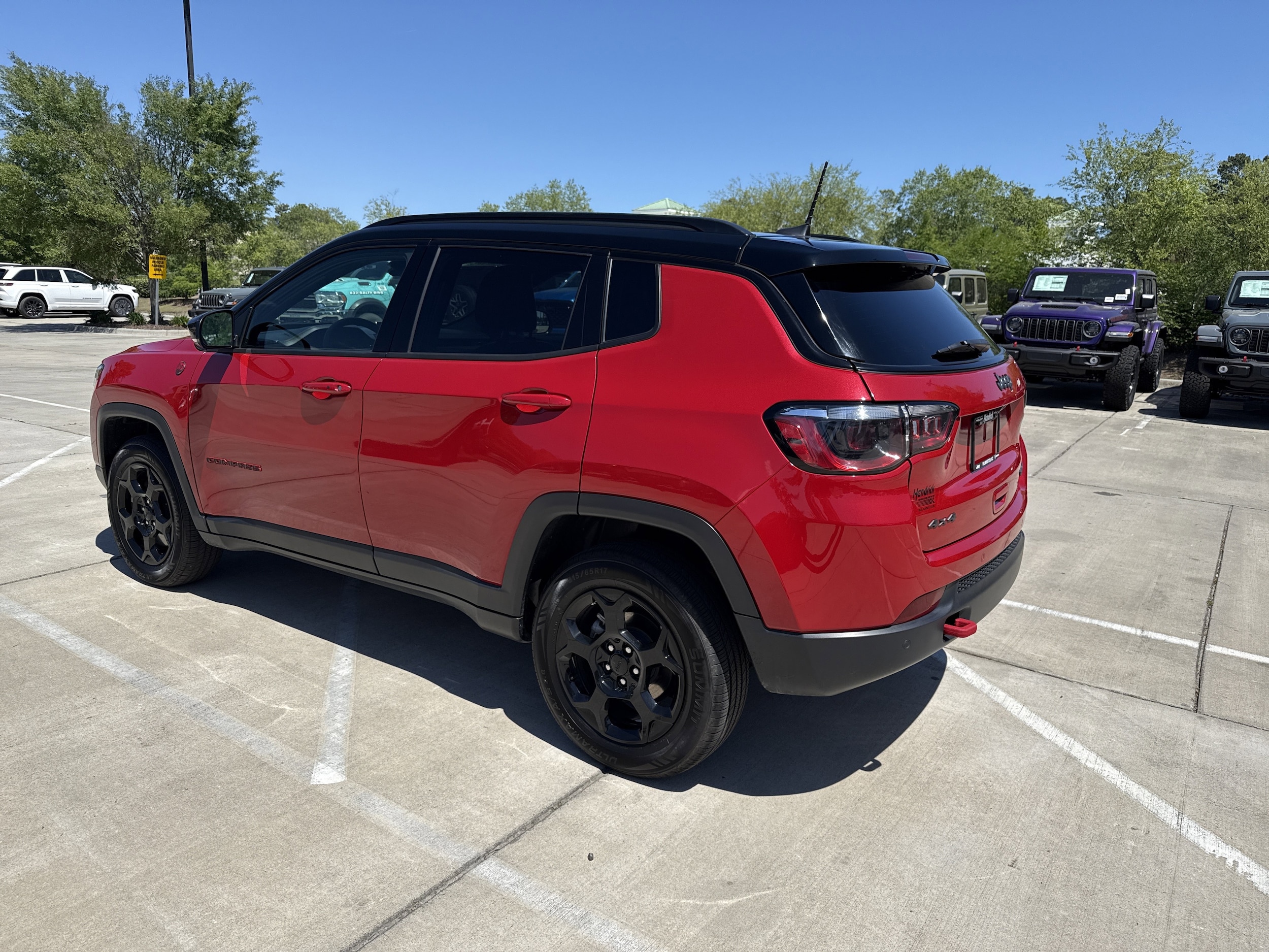 2023 Jeep Compass Trailhawk photo 3
