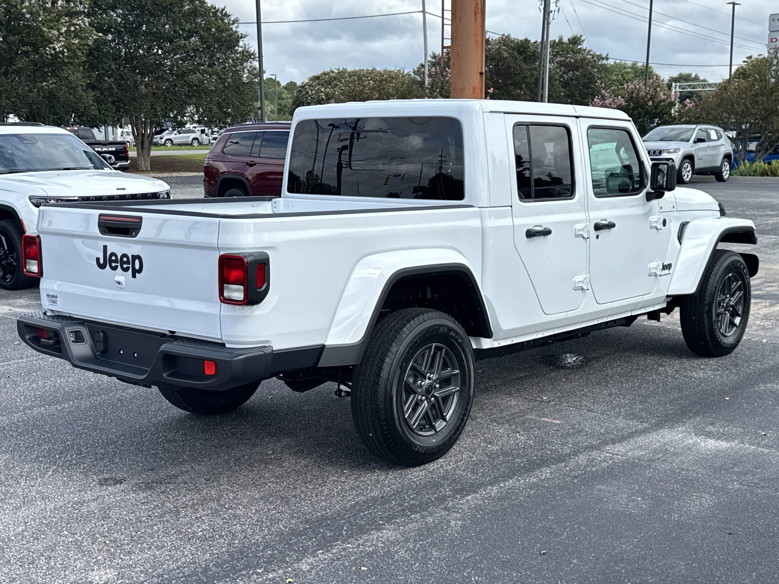 2025 Jeep Gladiator Sport S photo 3