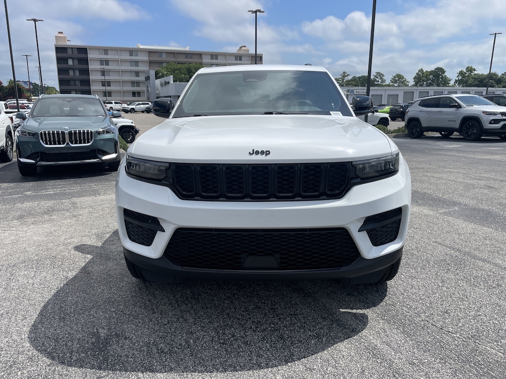 Used 2023 Jeep Grand Cherokee Altitude SUV