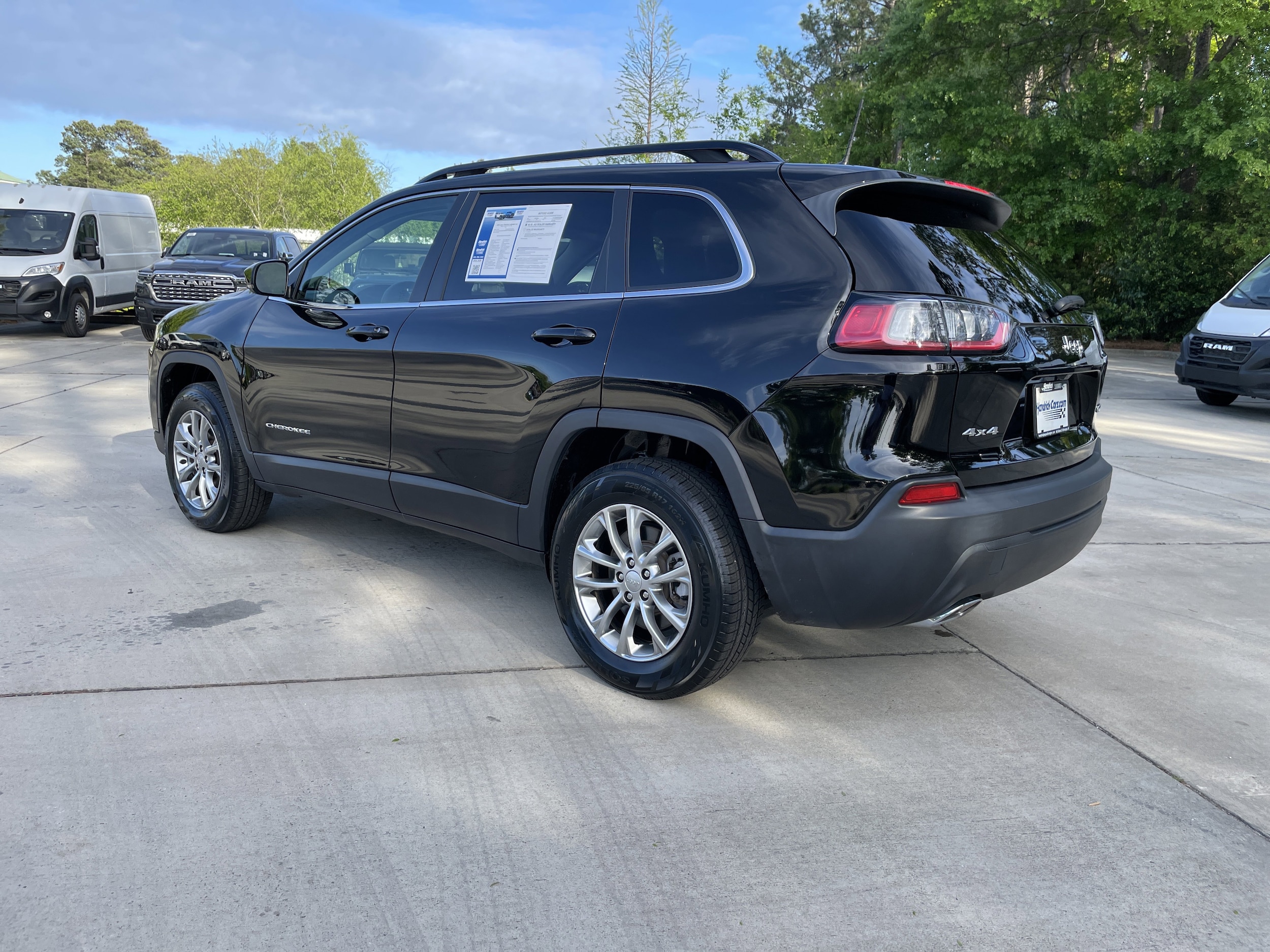 2022 Jeep Cherokee Latitude Lux photo 3