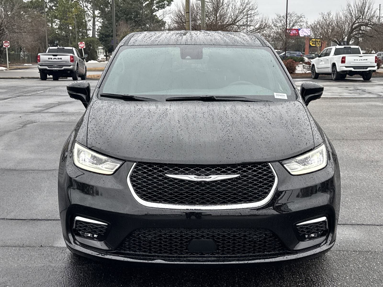 2025 Chrysler Pacifica photo 3