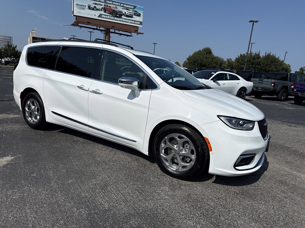 Used 2022 Chrysler Pacifica Limited Van Passenger Van