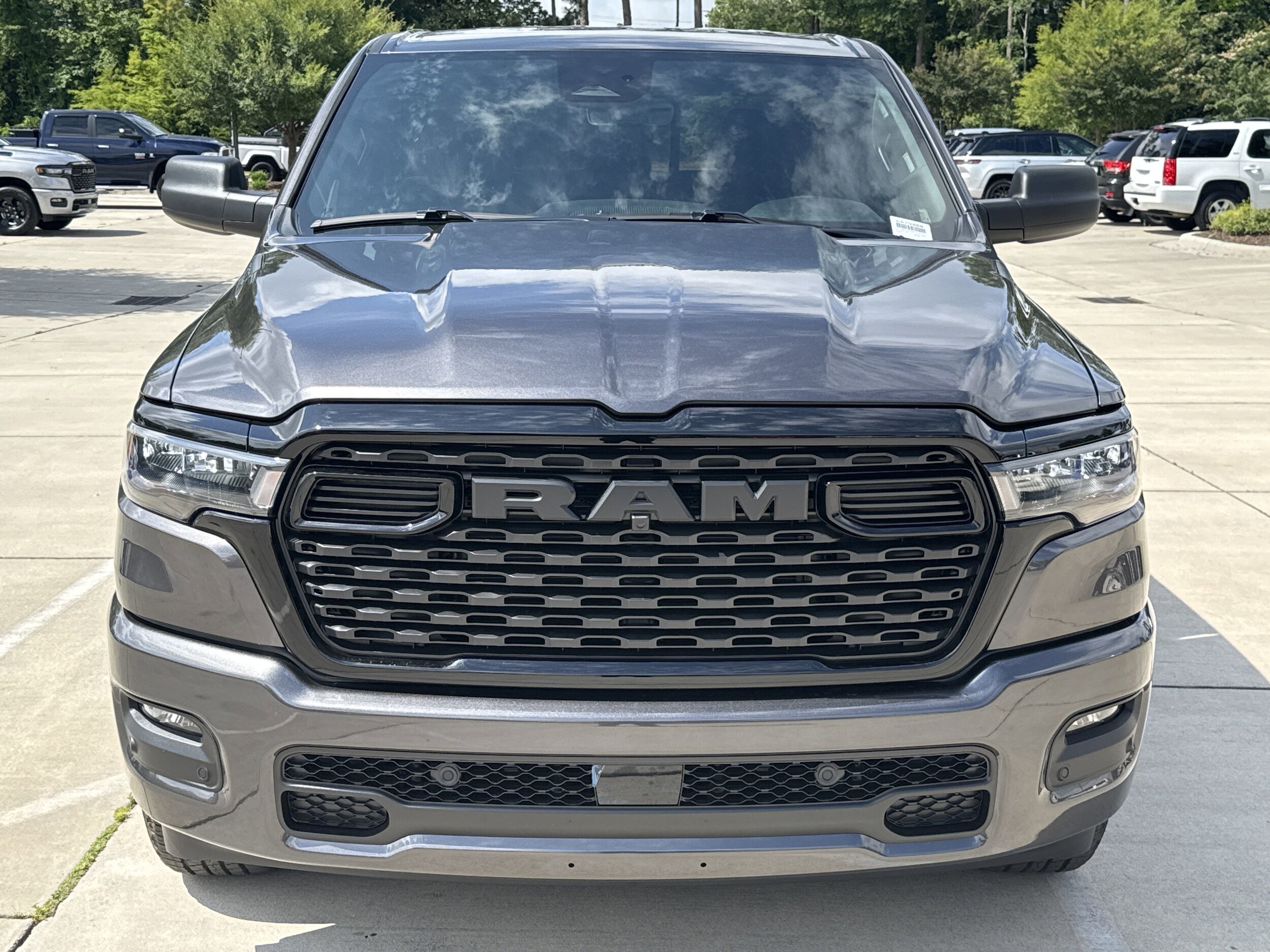 2025 Ram 1500 Tradesman photo 3