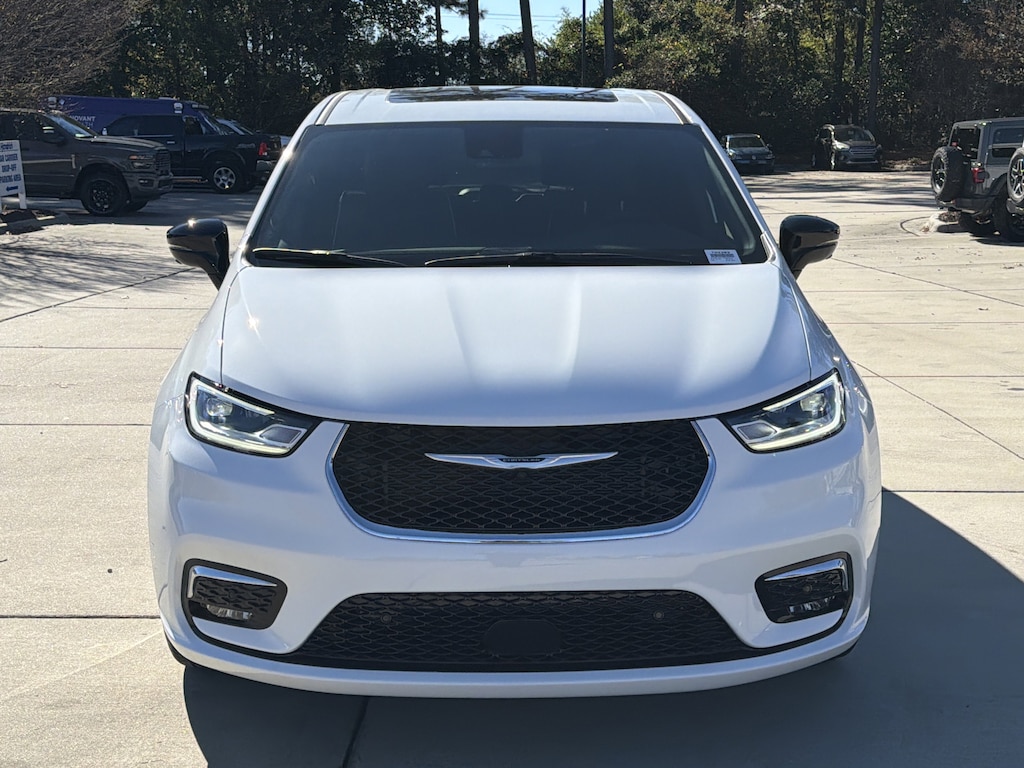 New 2026 Chrysler Pacifica Limited Passenger Van