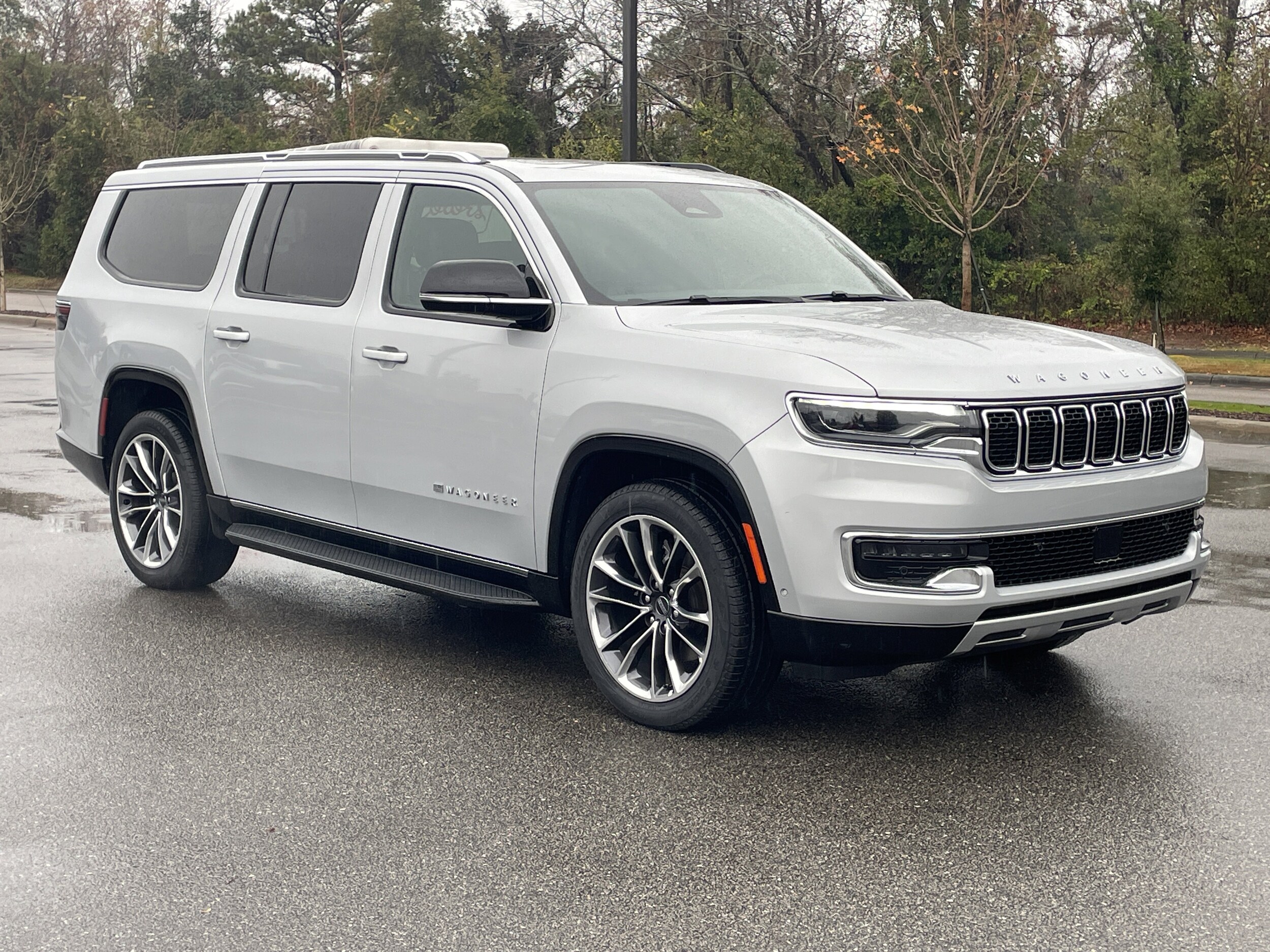 2024 Jeep Wagoneer L Series II photo 2