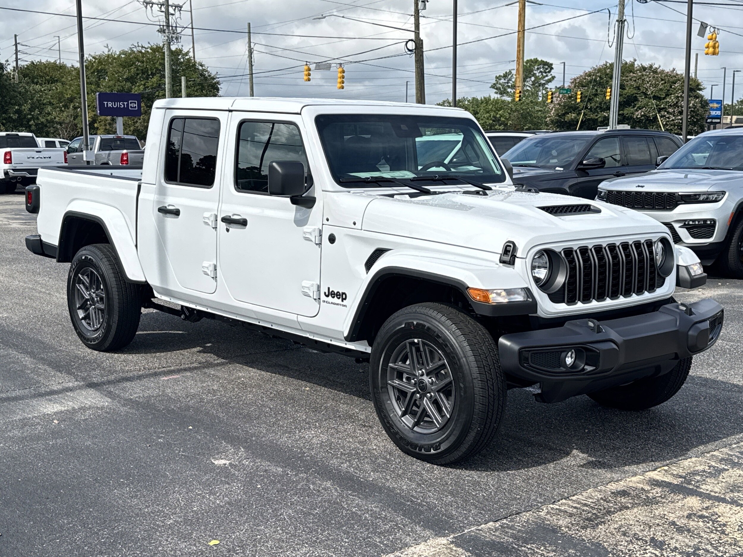 2025 Jeep Gladiator Sport S photo 2