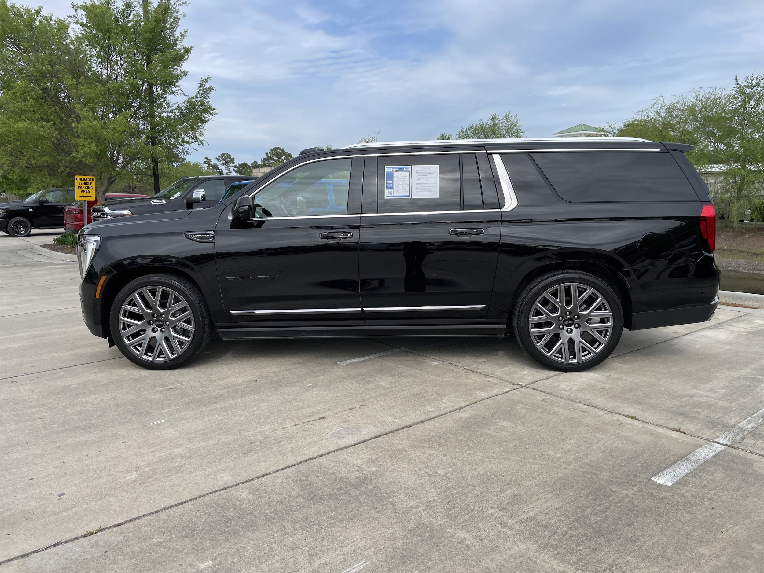 2025 GMC Yukon XL Denali Ultimate photo 5