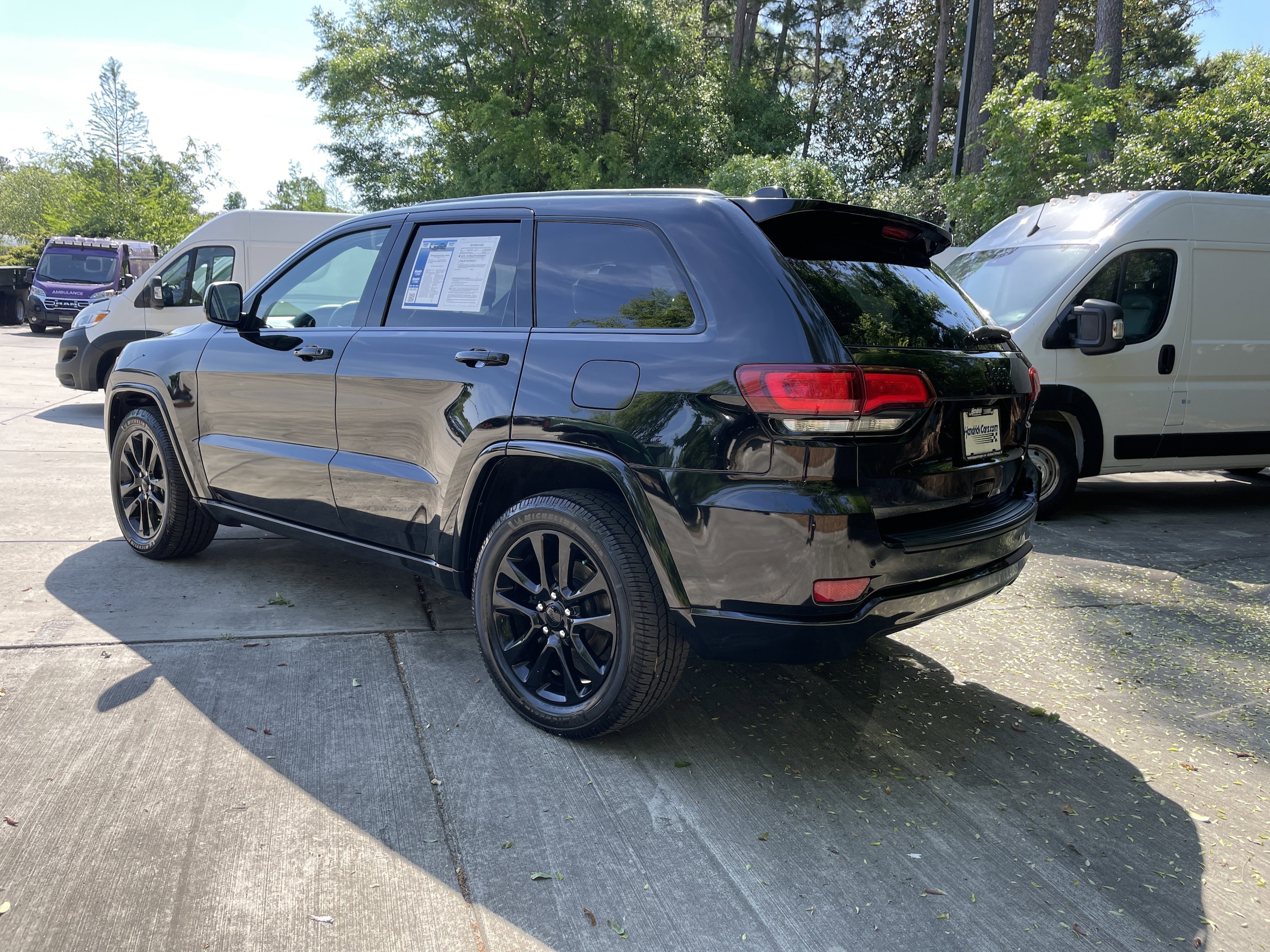 2019 Jeep Grand Cherokee Altitude photo 3