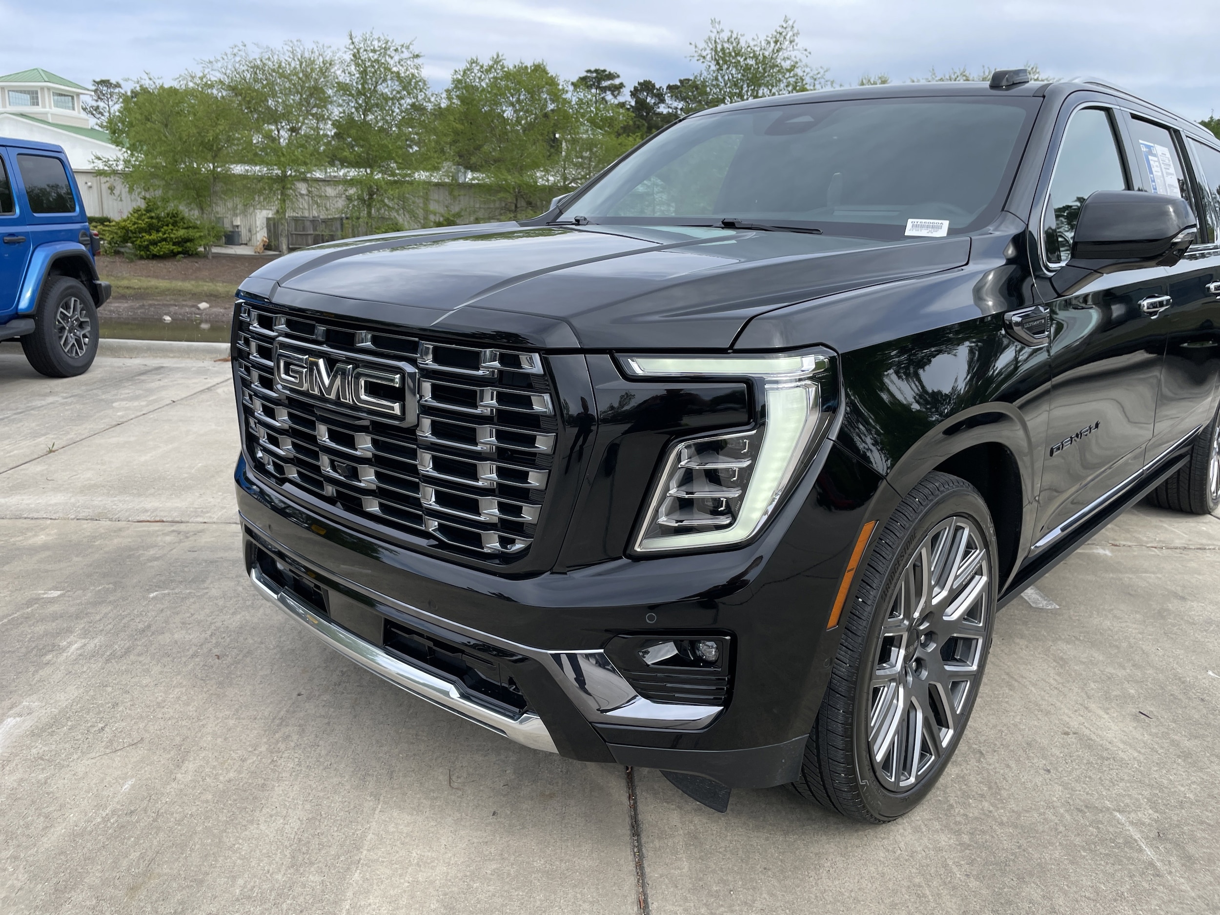 2025 GMC Yukon XL Denali Ultimate photo 4