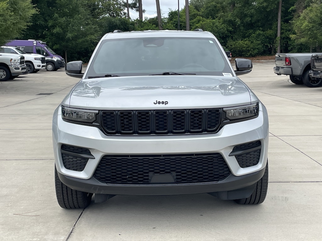 Used 2025 Jeep Grand Cherokee Altitude SUV