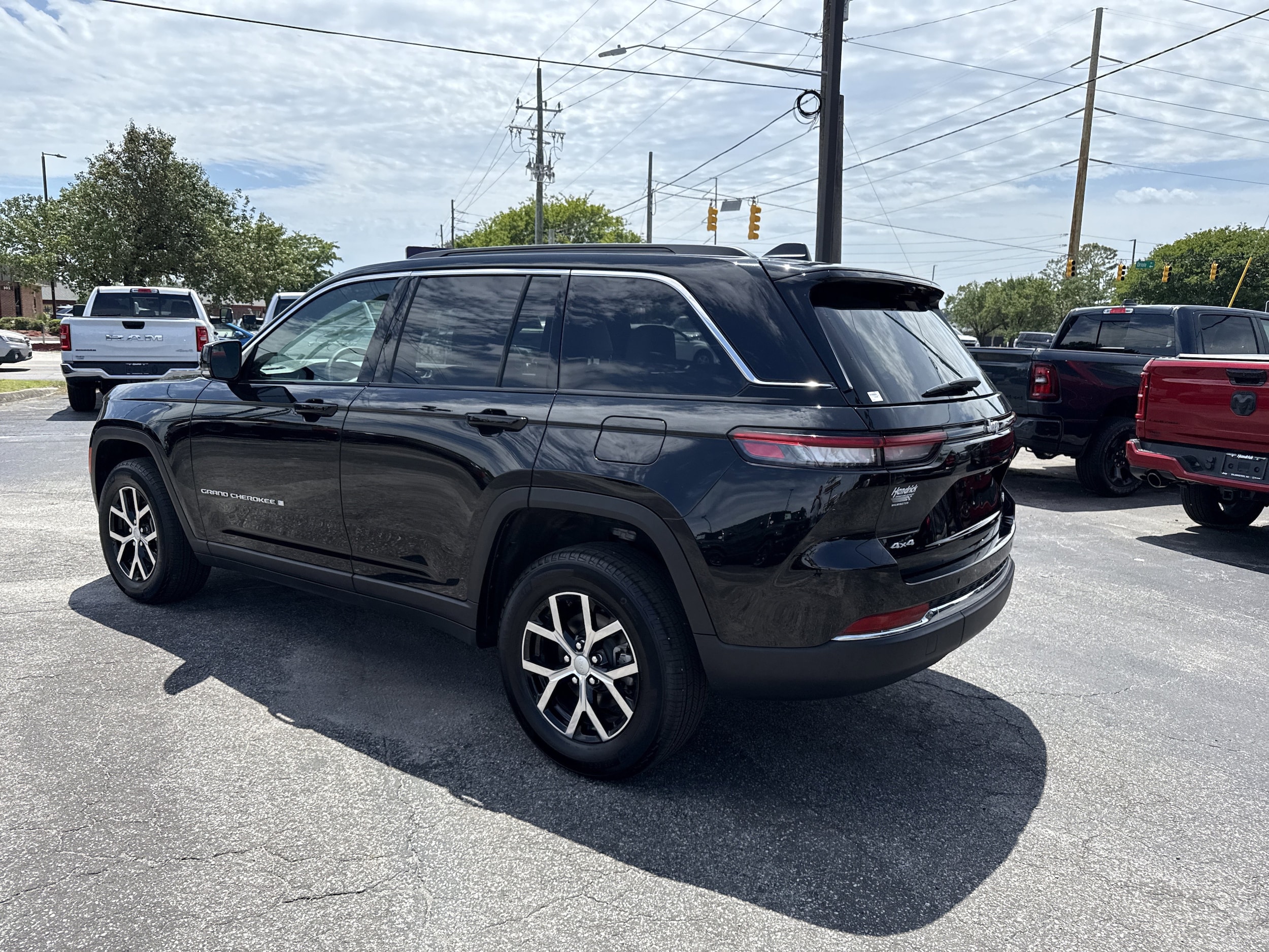 2025 Jeep Grand Cherokee Limited photo 3