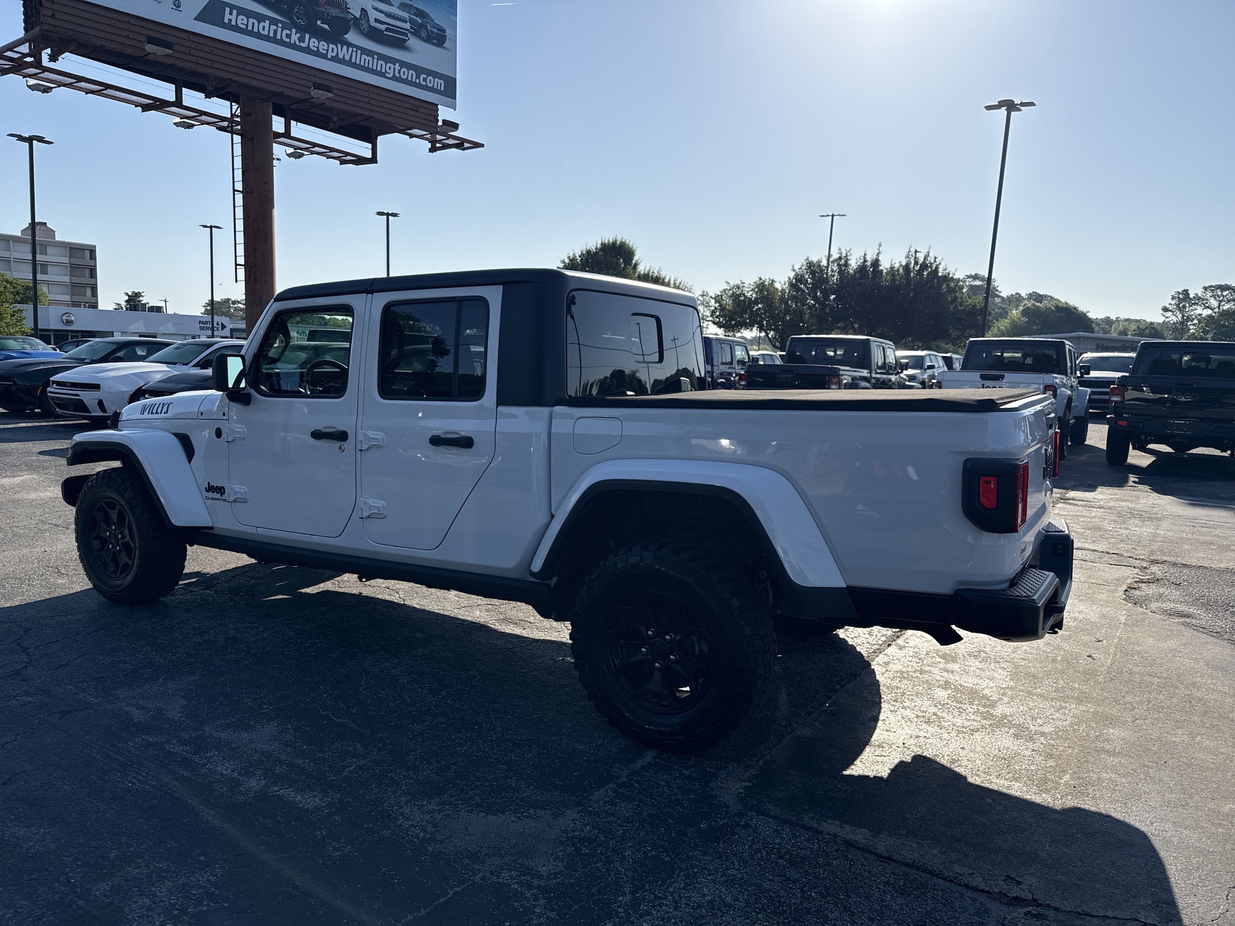 2021 Jeep Gladiator Willys photo 6