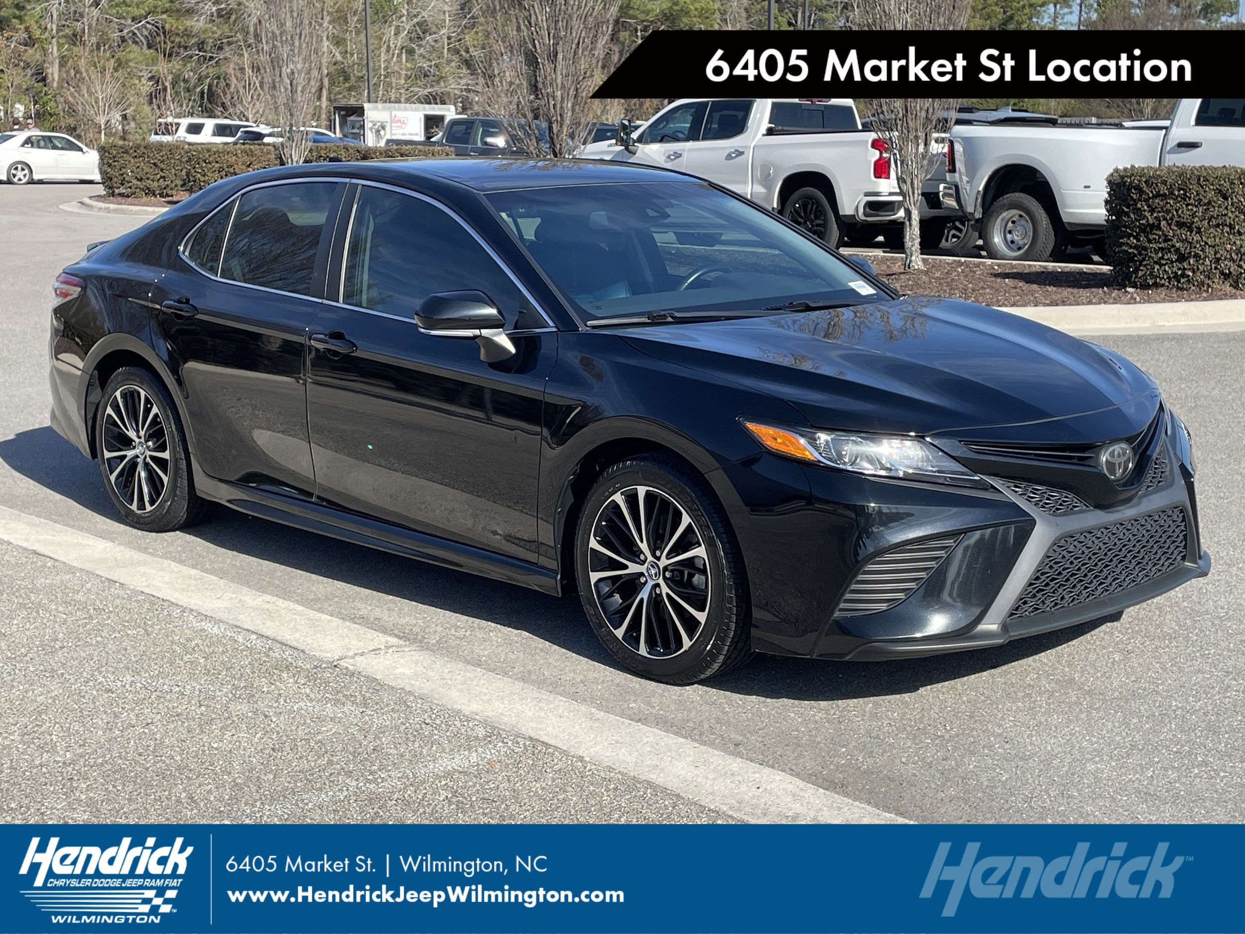 2020 Toyota Camry SE's photo