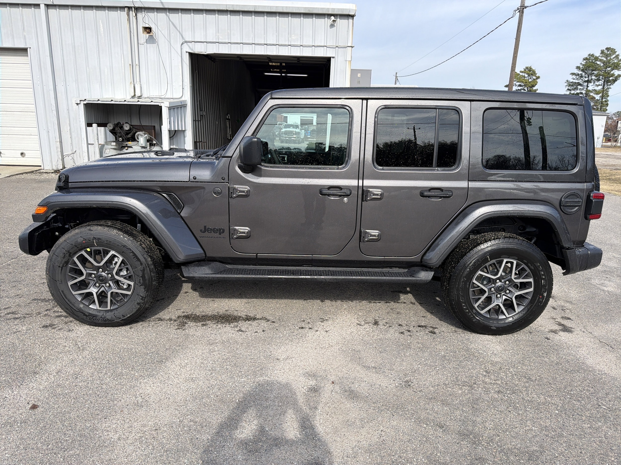 2026 Jeep Wrangler Sahara photo 4