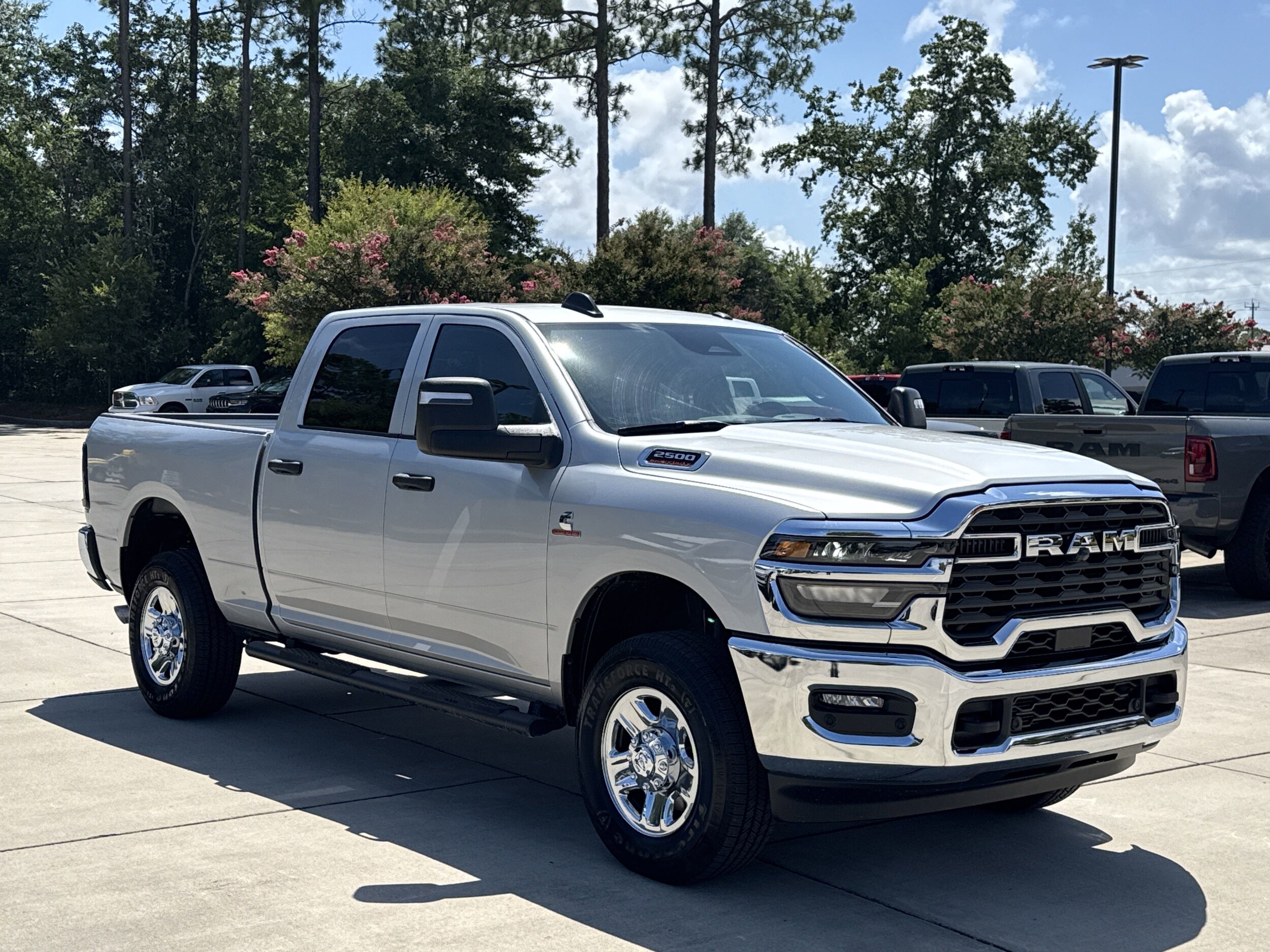 2025 Ram 2500 Tradesman photo 2