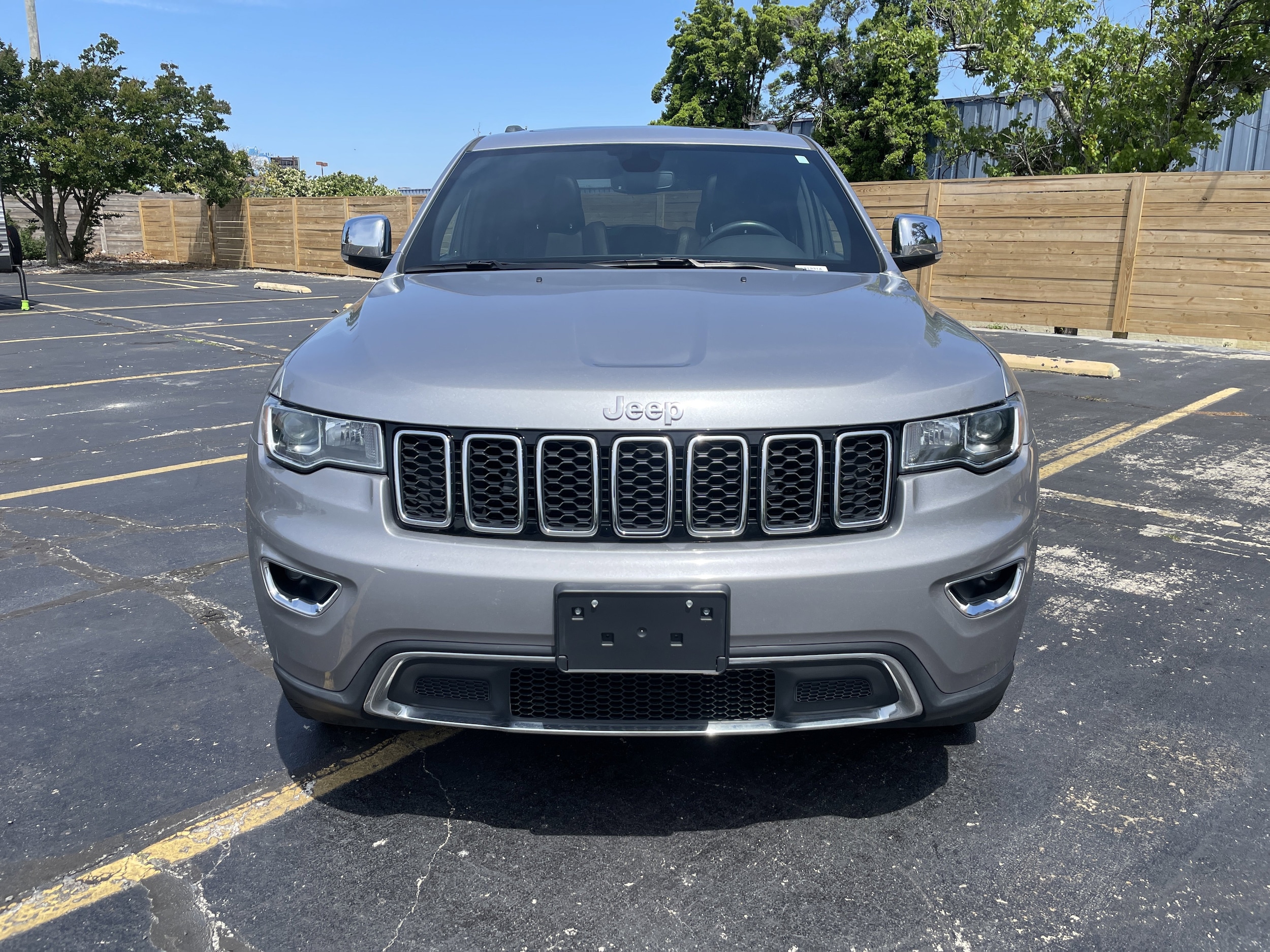 2020 Jeep Grand Cherokee Limited photo 2
