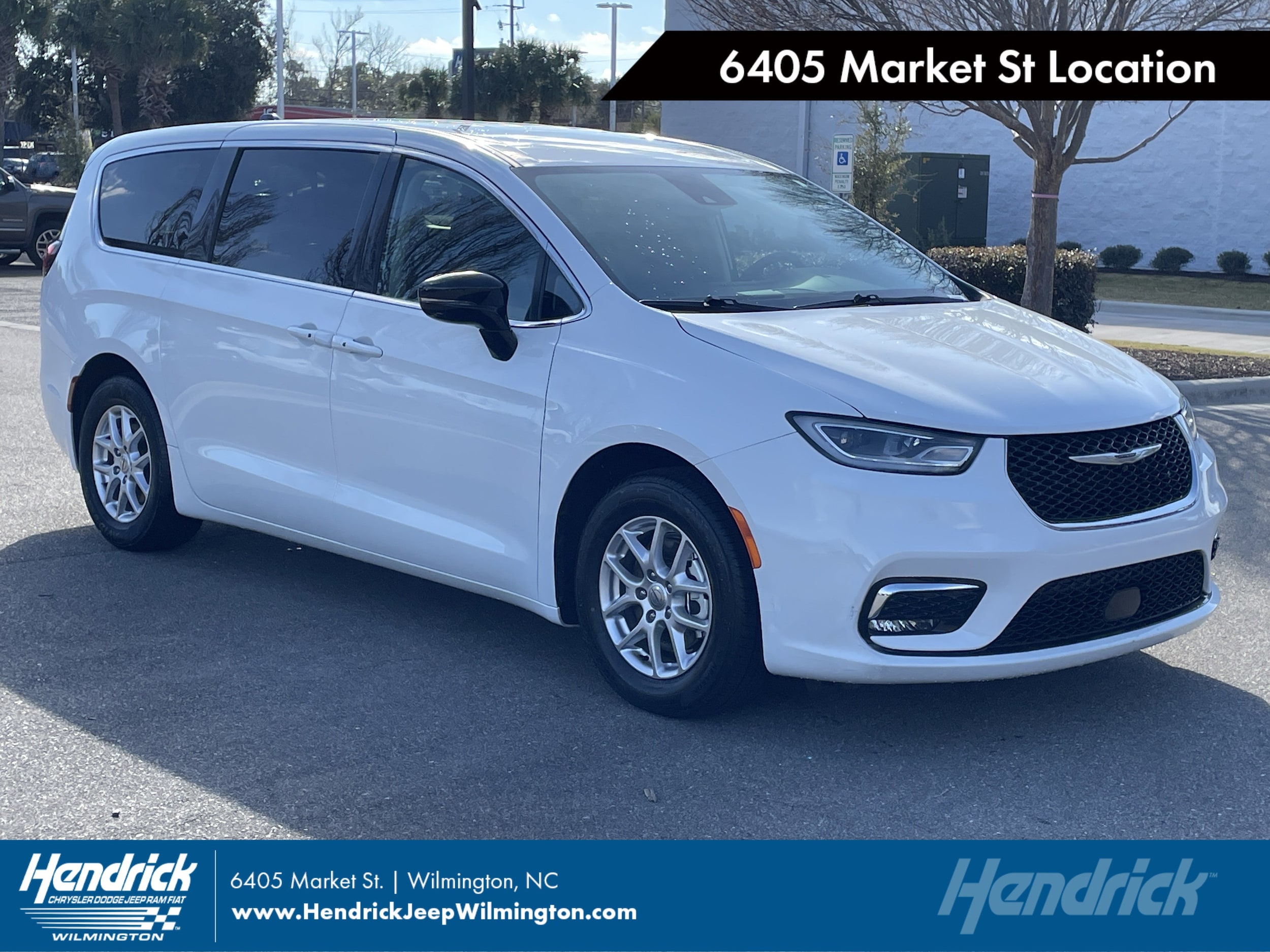 2024 Chrysler Pacifica Touring L's photo