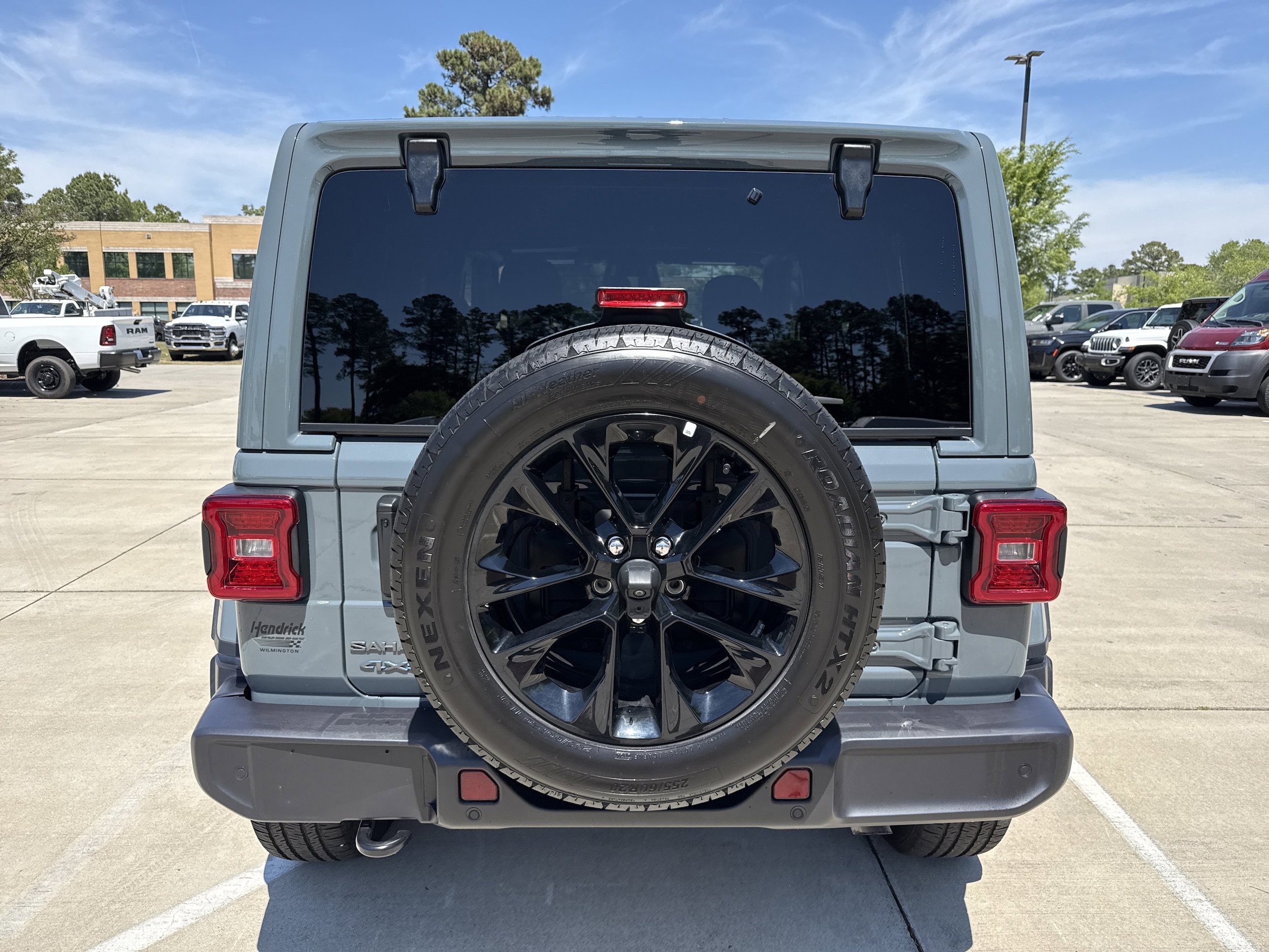 2025 Jeep Wrangler 4xe Sahara photo 3