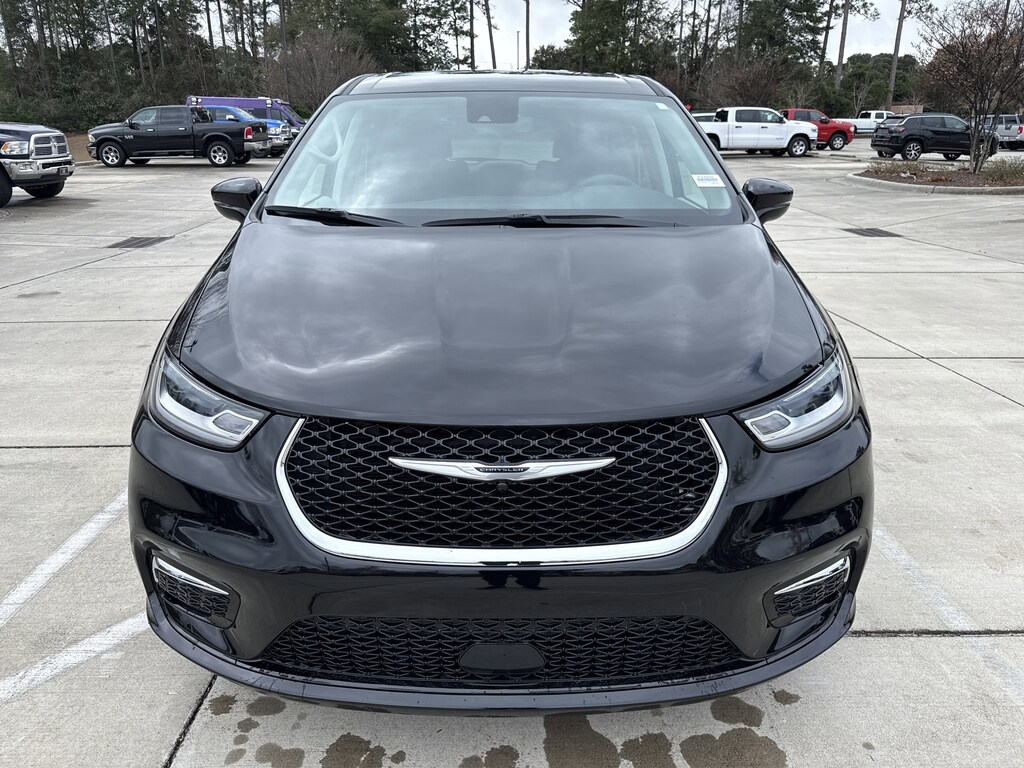 Used 2024 Chrysler Pacifica Touring L Van Passenger Van