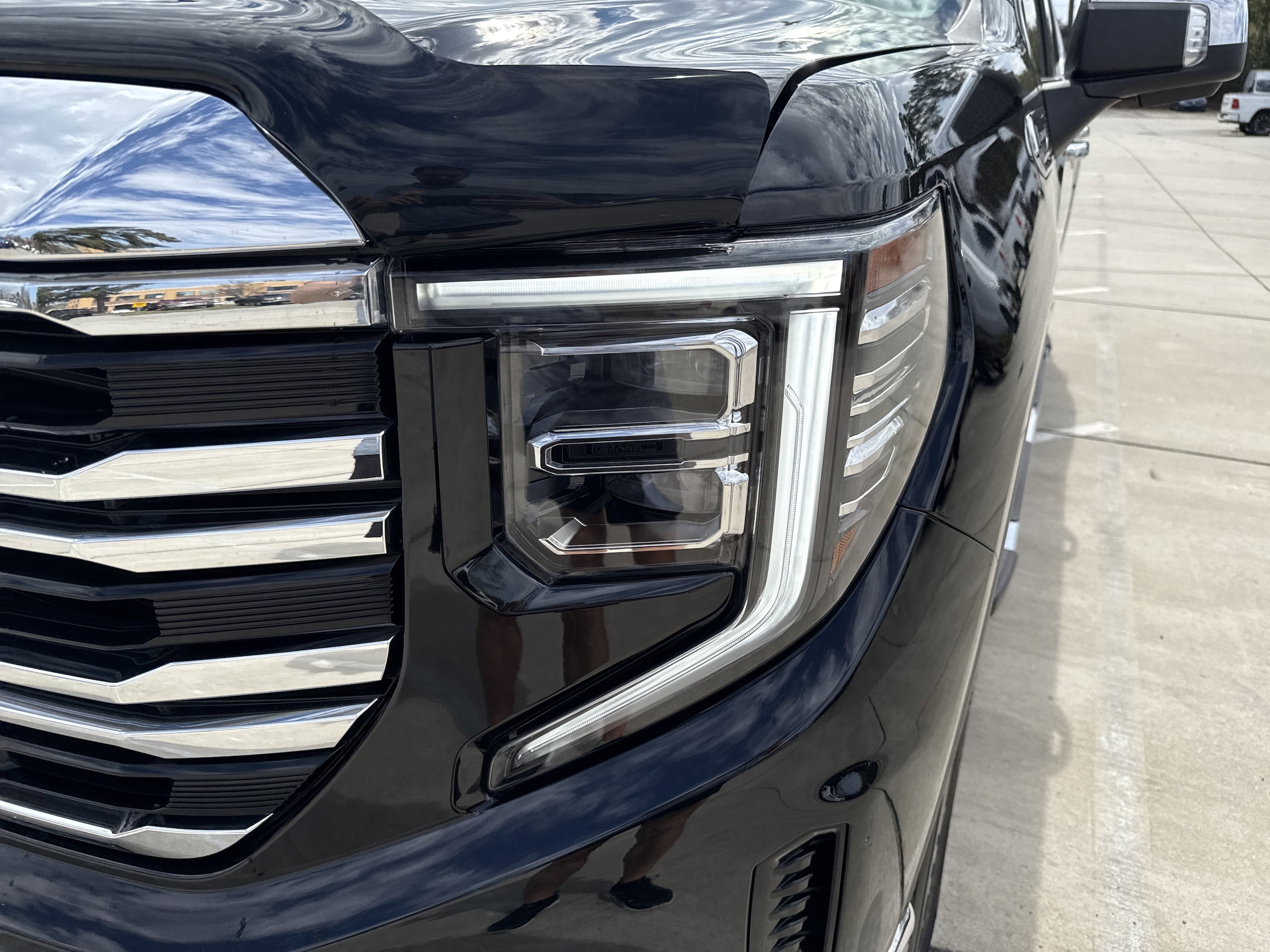 2024 GMC Sierra 1500 SLT photo 4