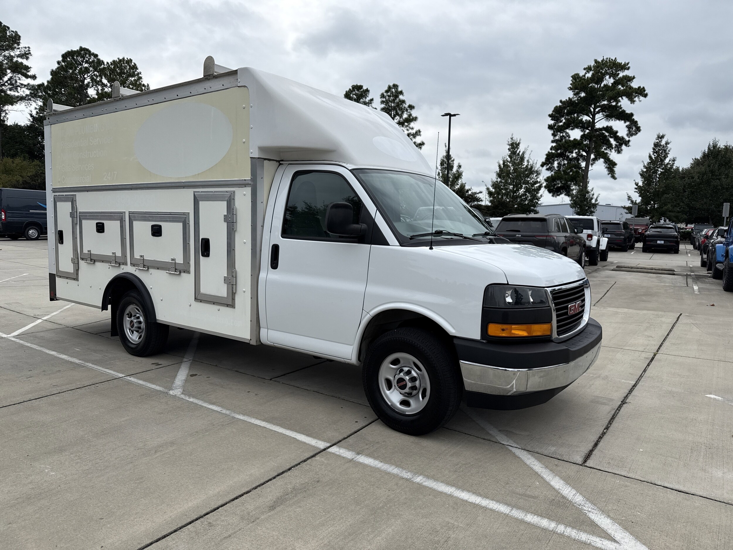 2023 Gmc Savana 3500 Cutaway photo 2