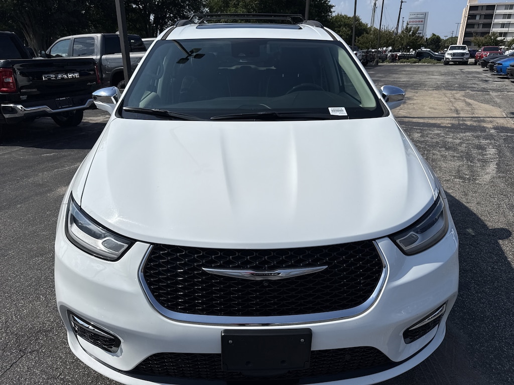 Used 2022 Chrysler Pacifica Limited Van Passenger Van