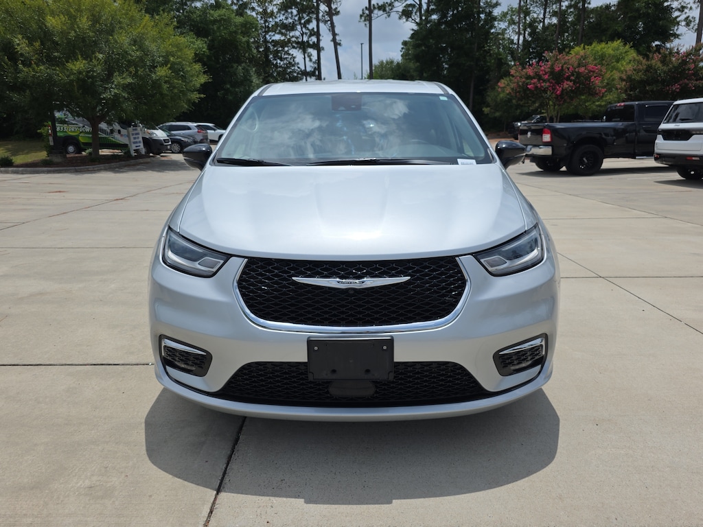 Used 2024 Chrysler Pacifica Touring L Van Passenger Van