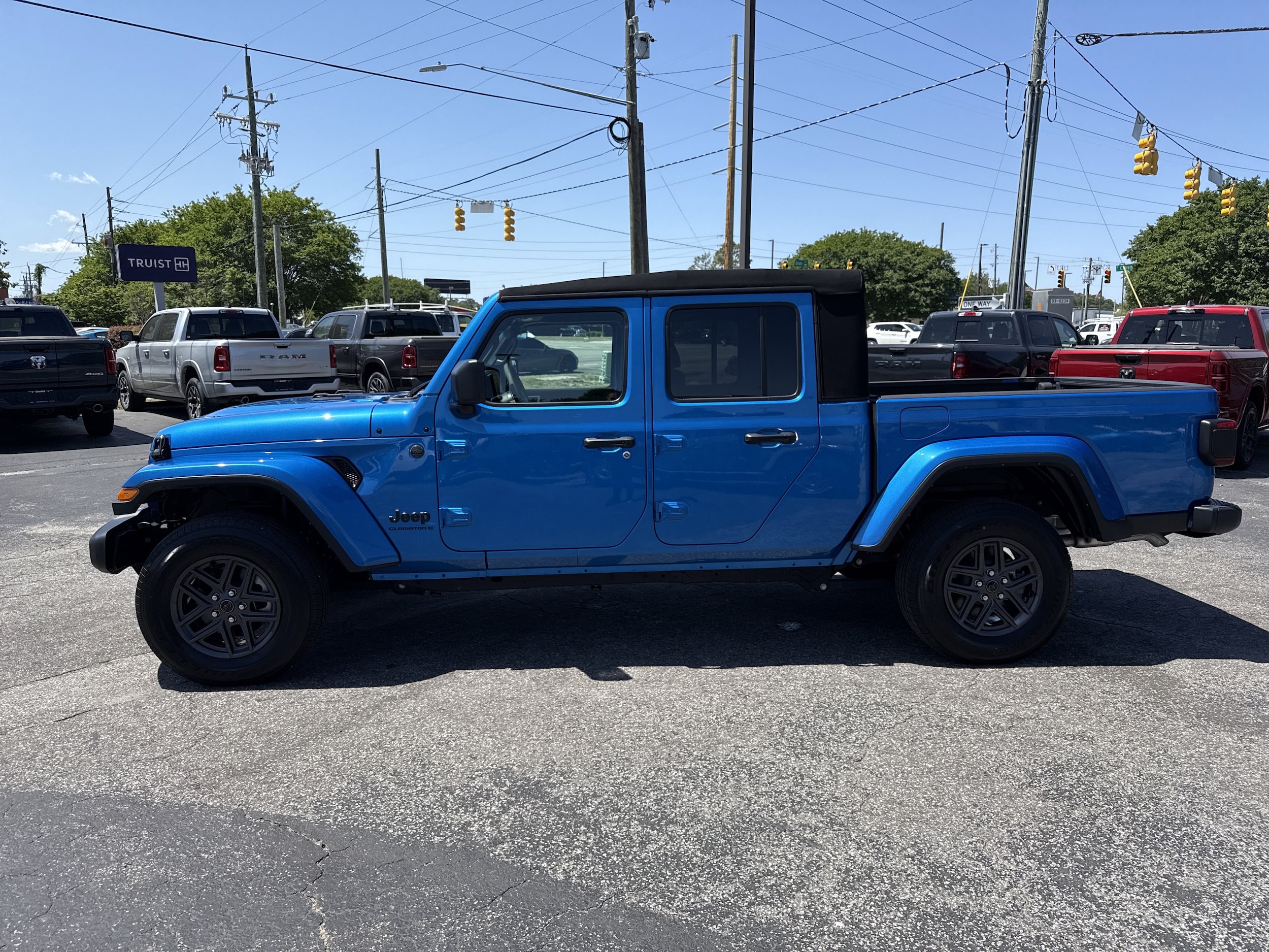 2024 Jeep Gladiator Sport S photo 5