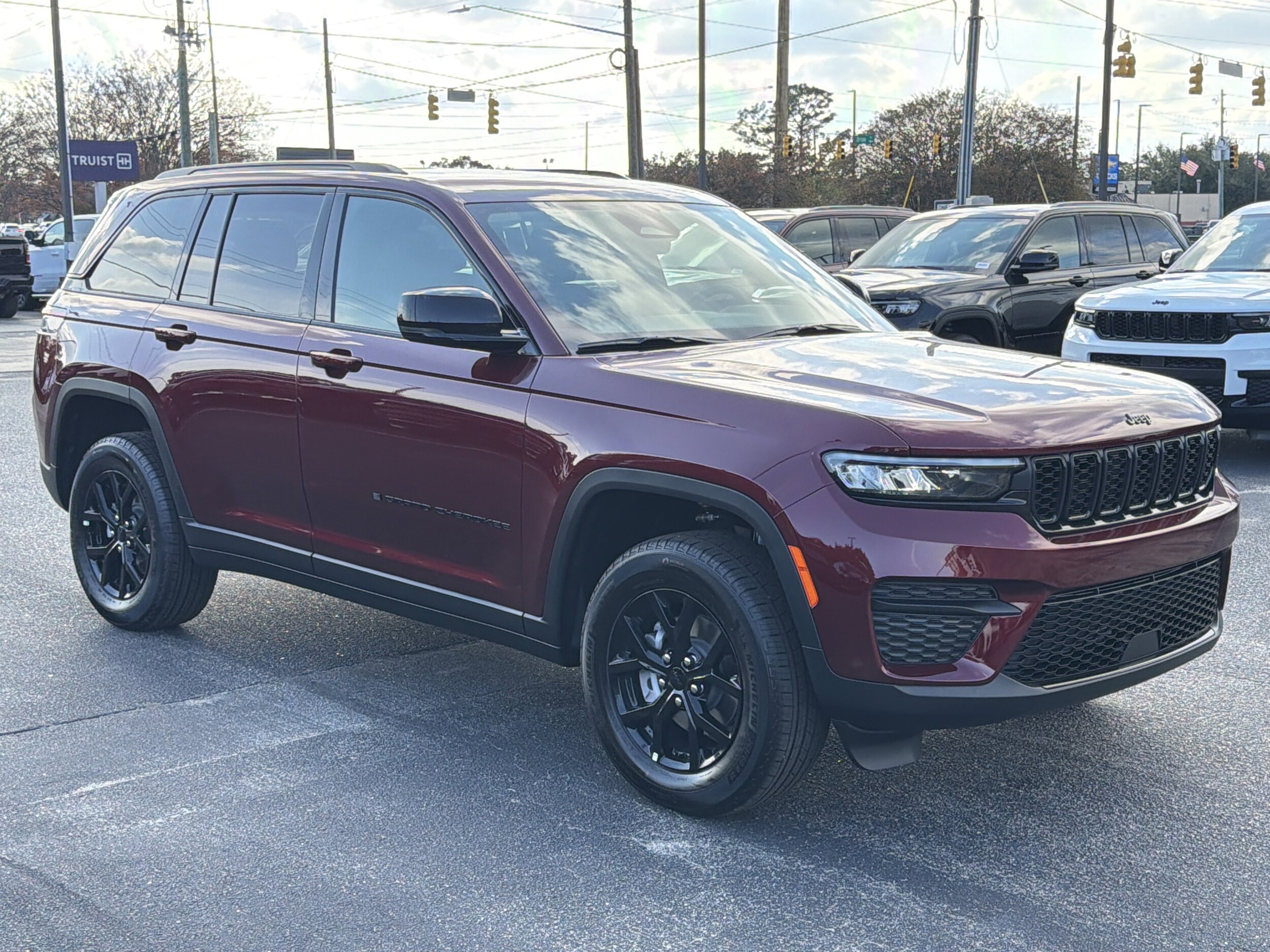 2025 Jeep Grand Cherokee Altitude photo 2