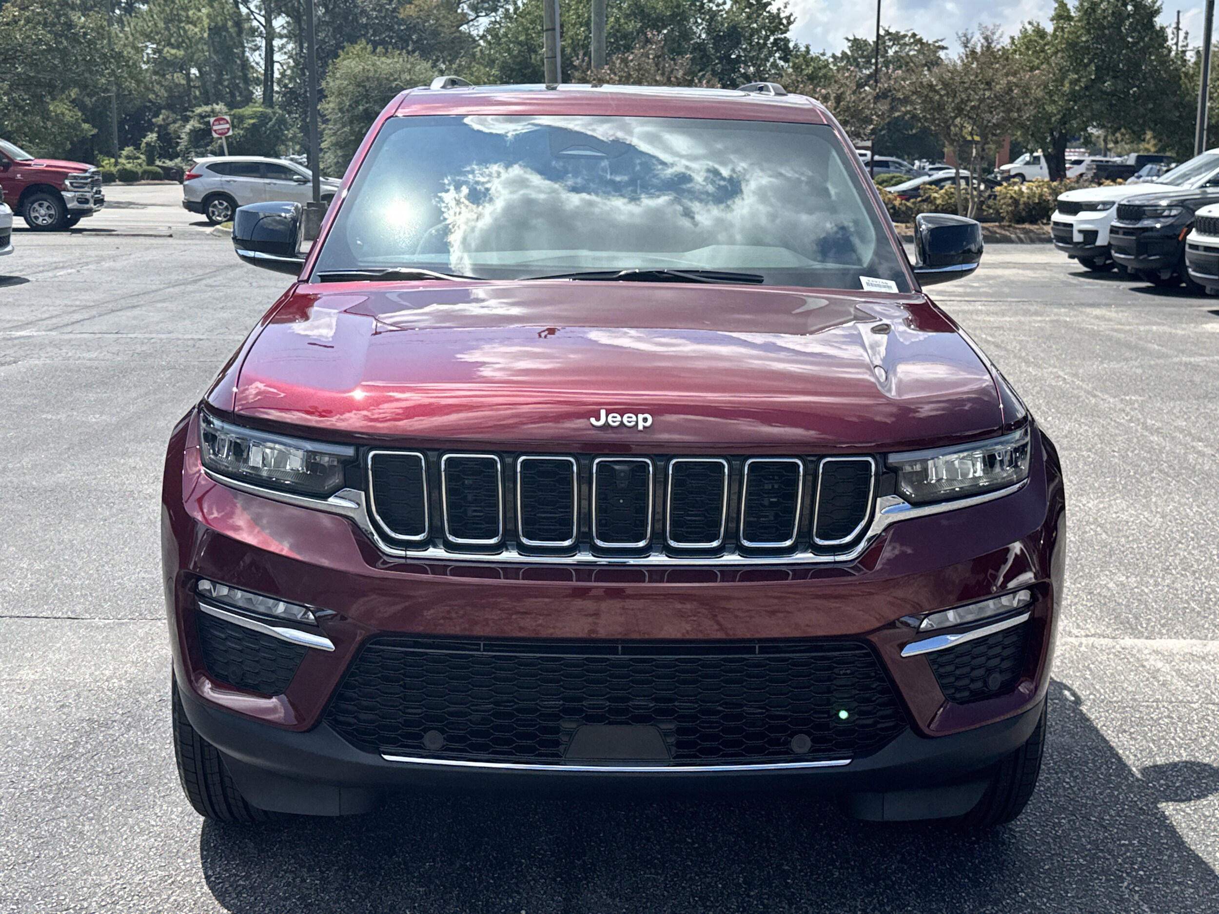 2025 Jeep Grand Cherokee Limited photo 3
