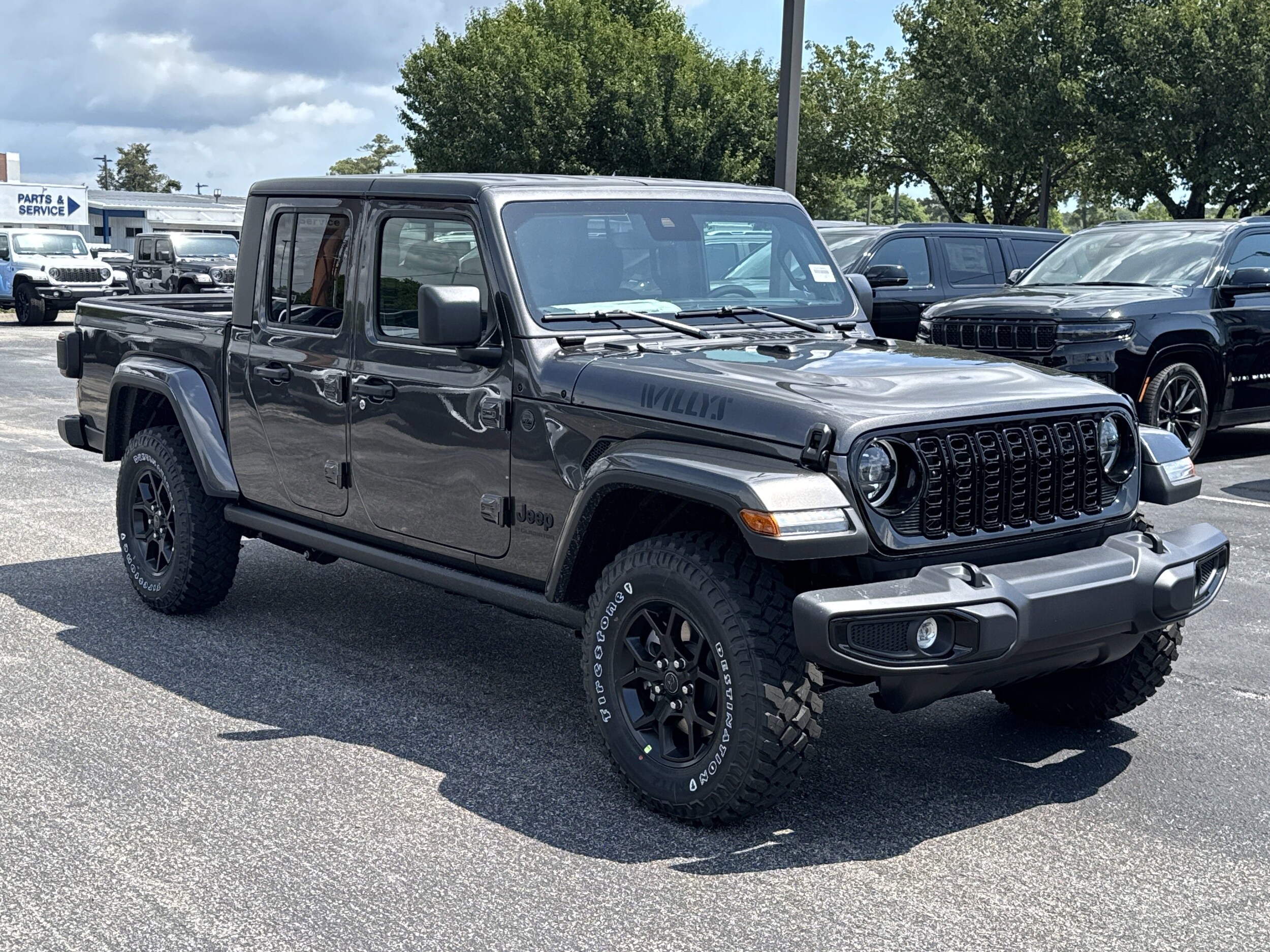 2025 Jeep Gladiator Willys photo 2
