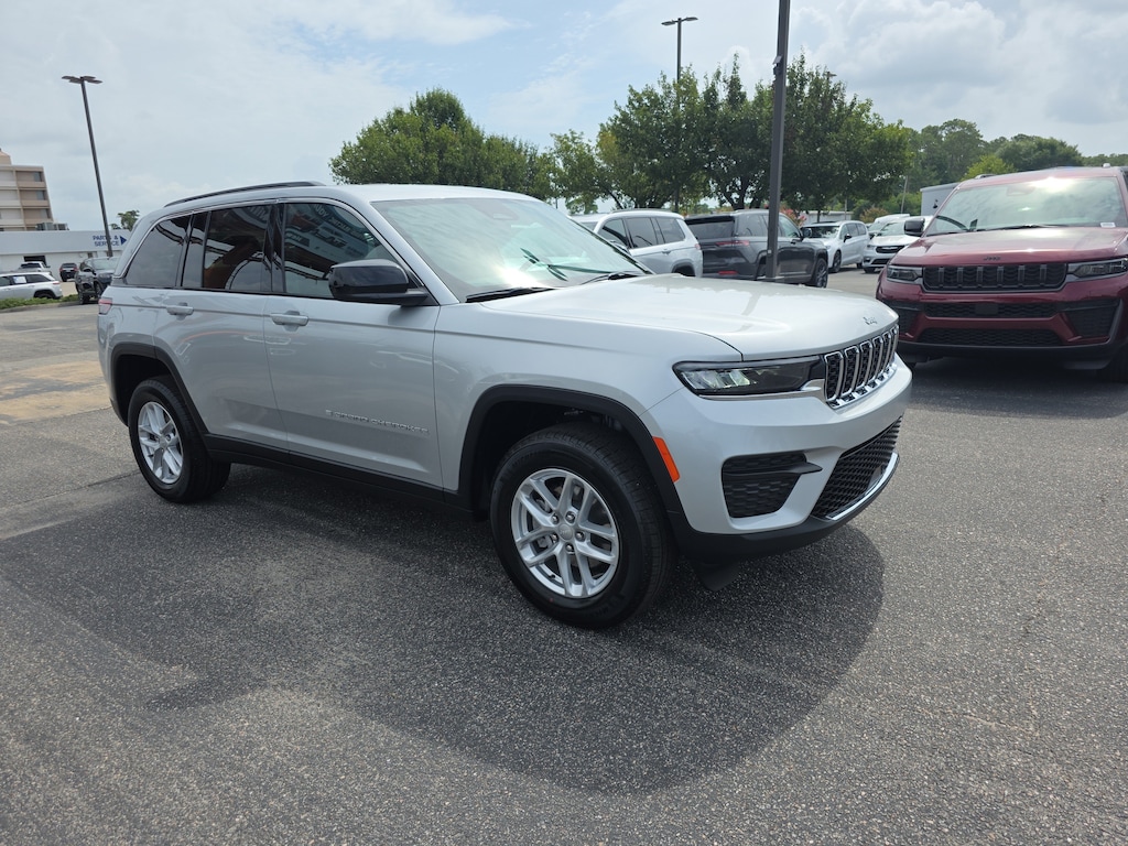 New 2026 Jeep Grand Cherokee Laredo Sport Utility