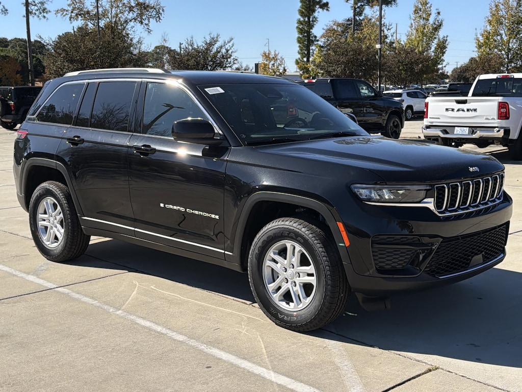New 2025 Jeep Grand Cherokee Laredo Sport Utility