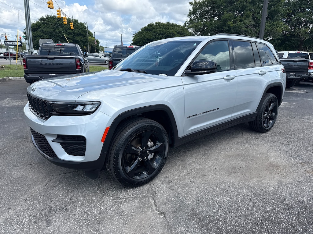 Used 2023 Jeep Grand Cherokee Altitude X SUV