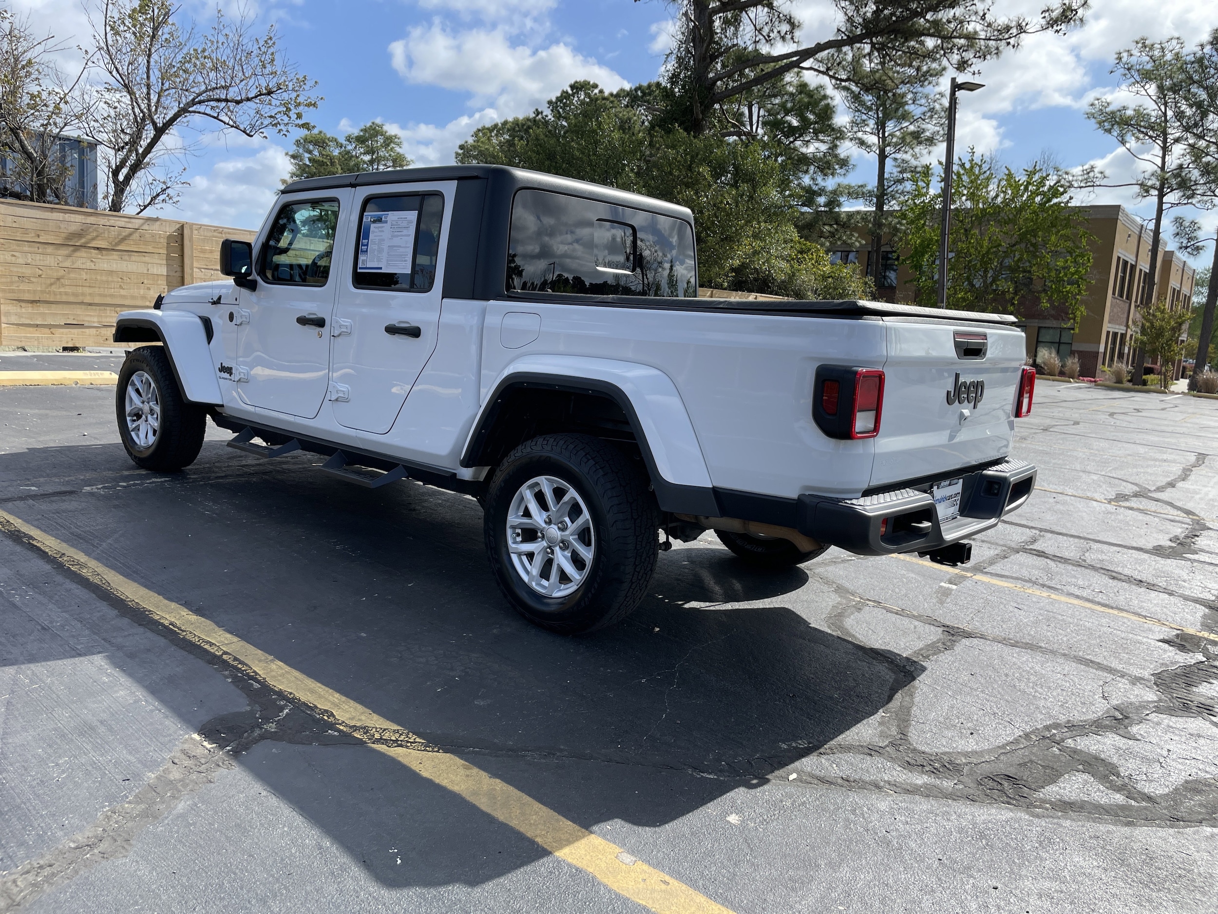 2023 Jeep Gladiator Sport S photo 3