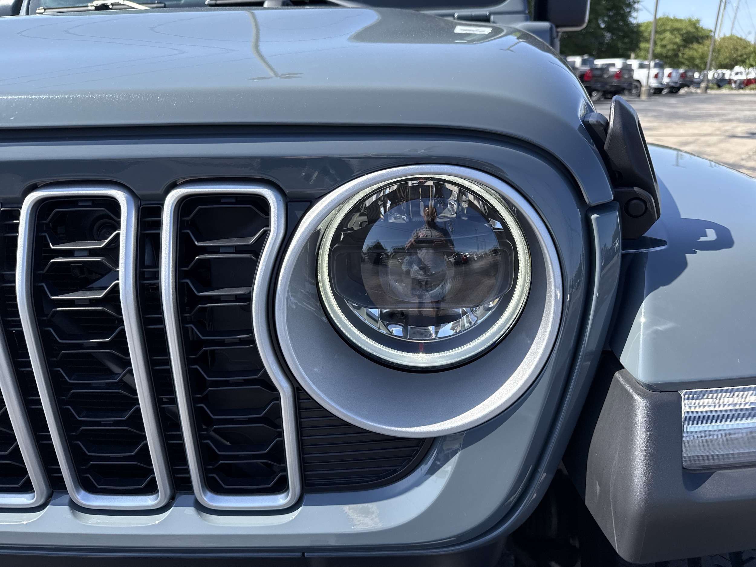 2025 Jeep Wrangler 4xe Sahara photo 4