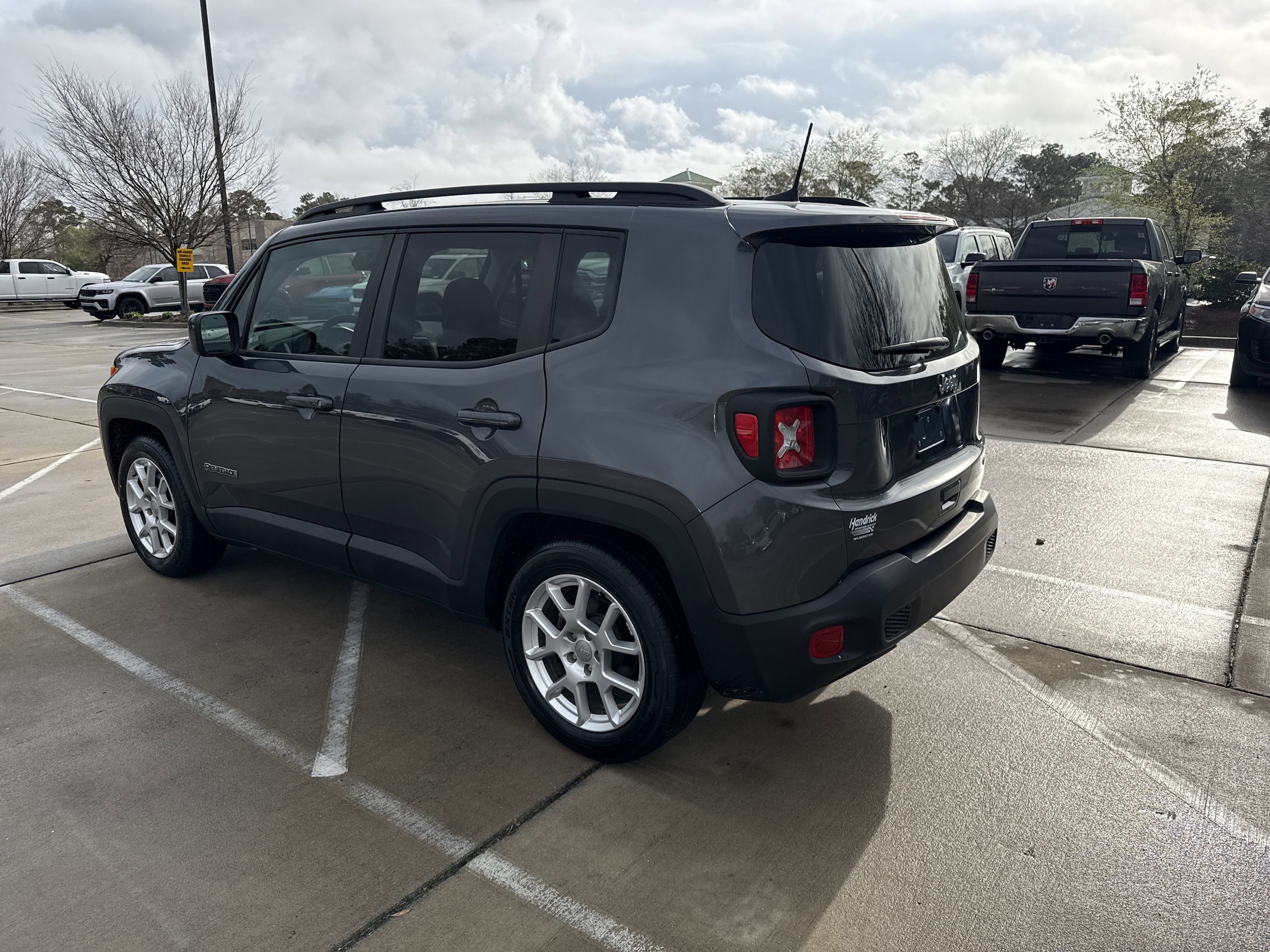 2021 Jeep Renegade Latitude photo 3