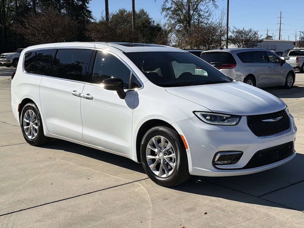 New 2026 Chrysler Pacifica Limited Passenger Van