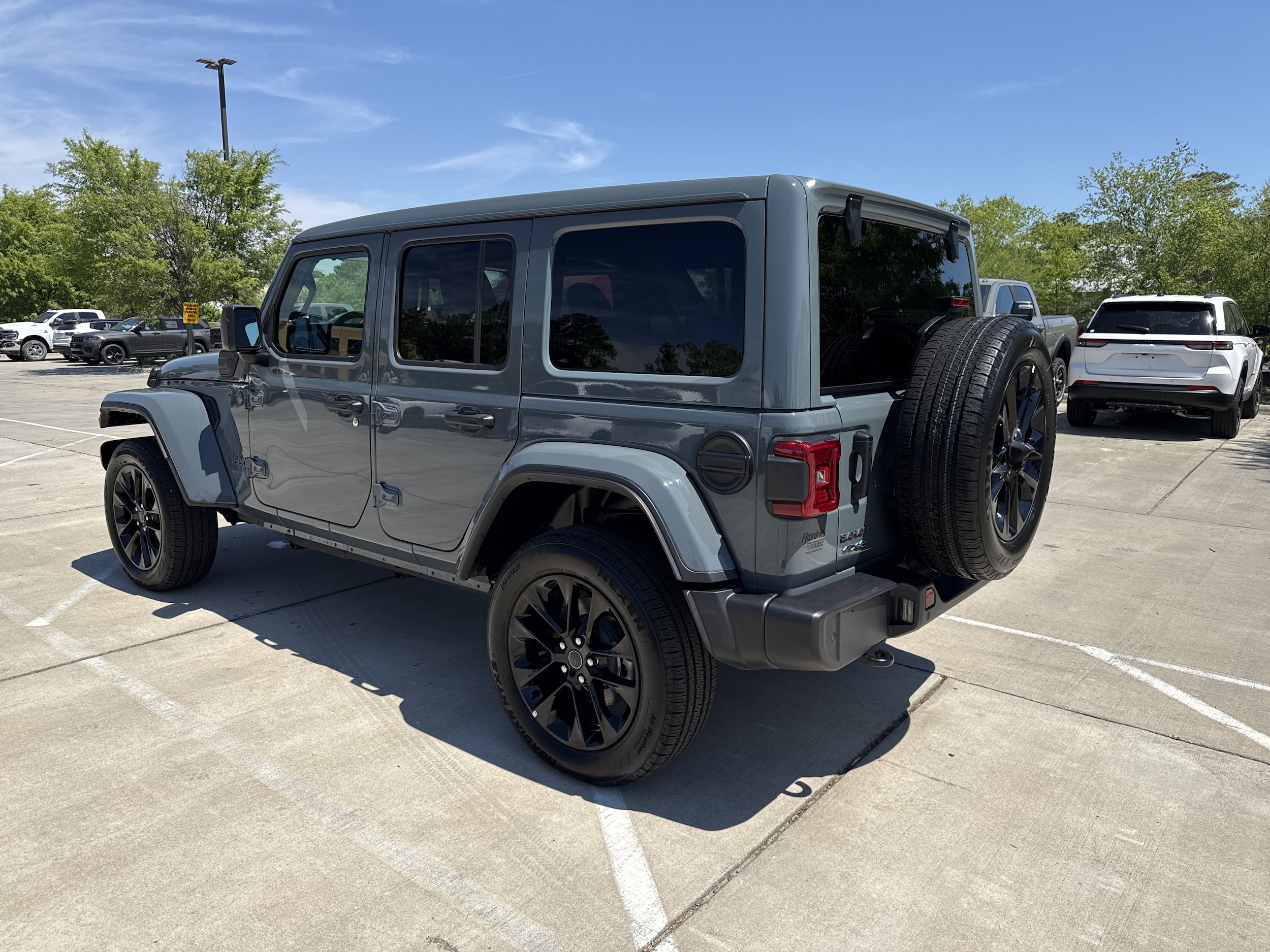 2025 Jeep Wrangler 4xe Sahara photo 6